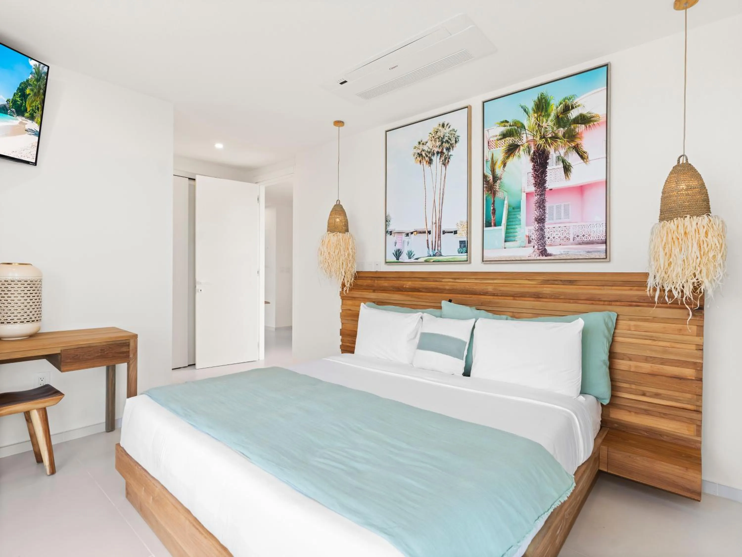 Bed in Fourteen at Mullet Bay