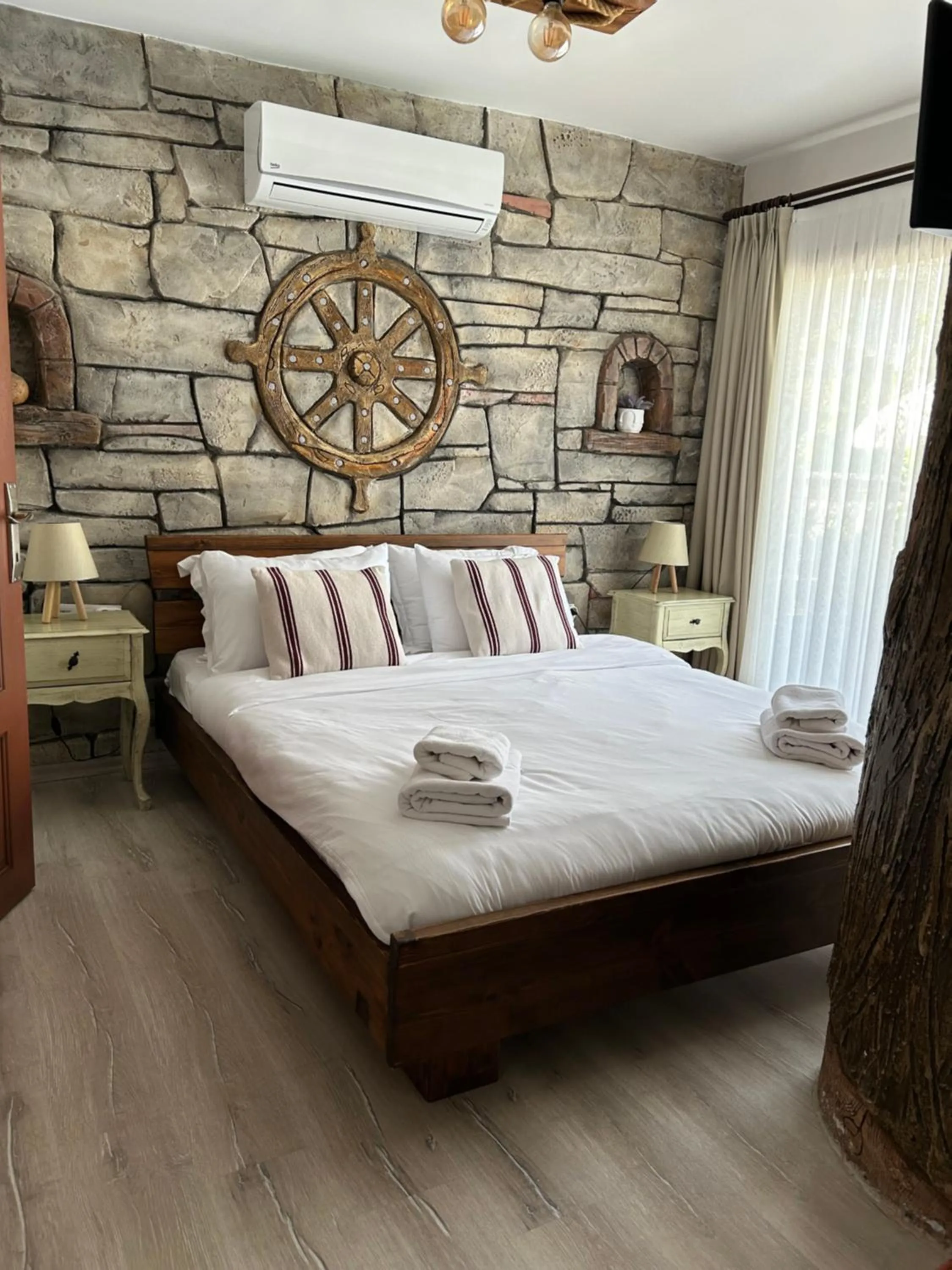 Photo of the whole room, Bed in Pupa Alaçatı Butik Otel