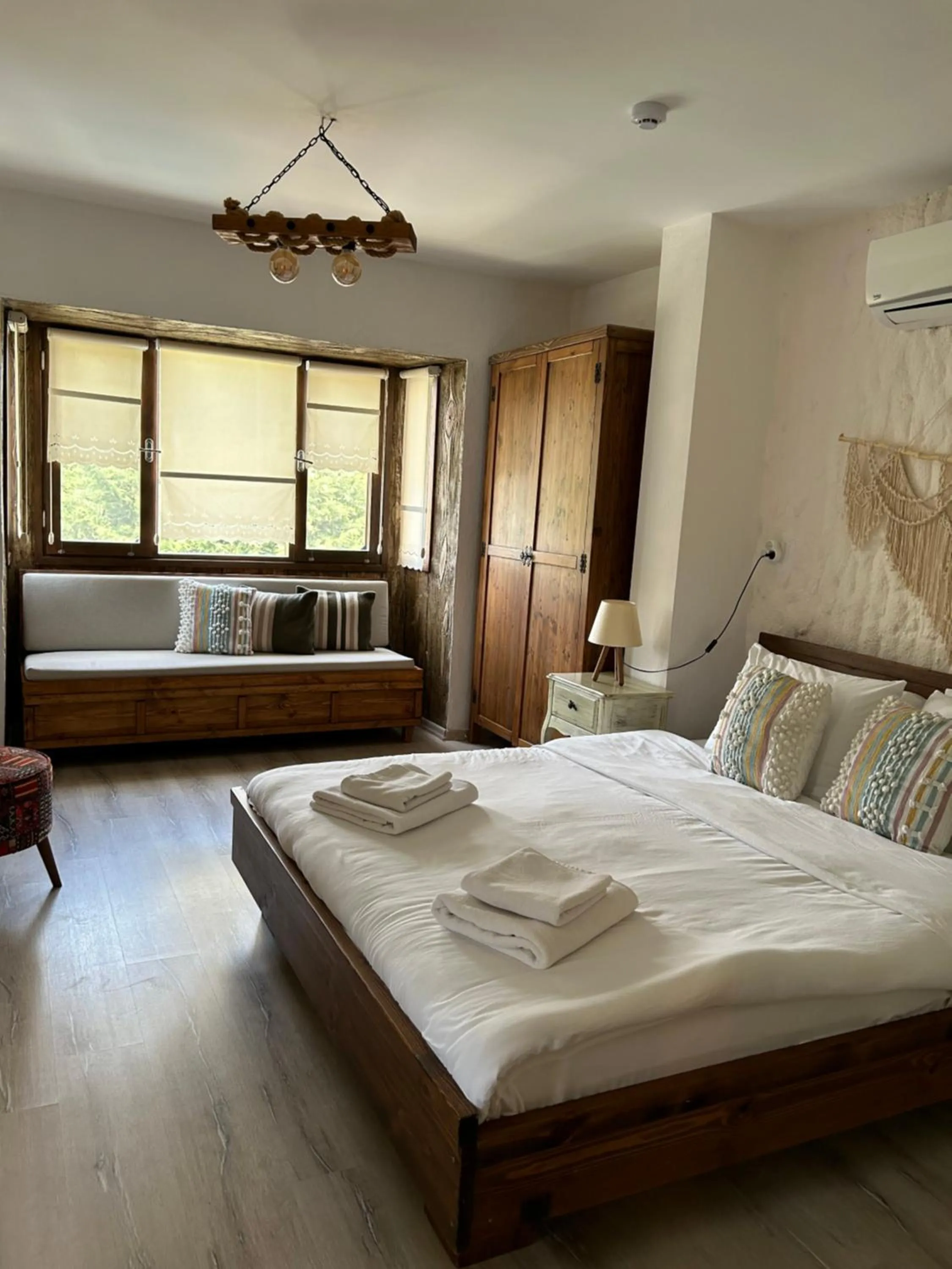 Photo of the whole room, Bed in Pupa Alaçatı Butik Otel