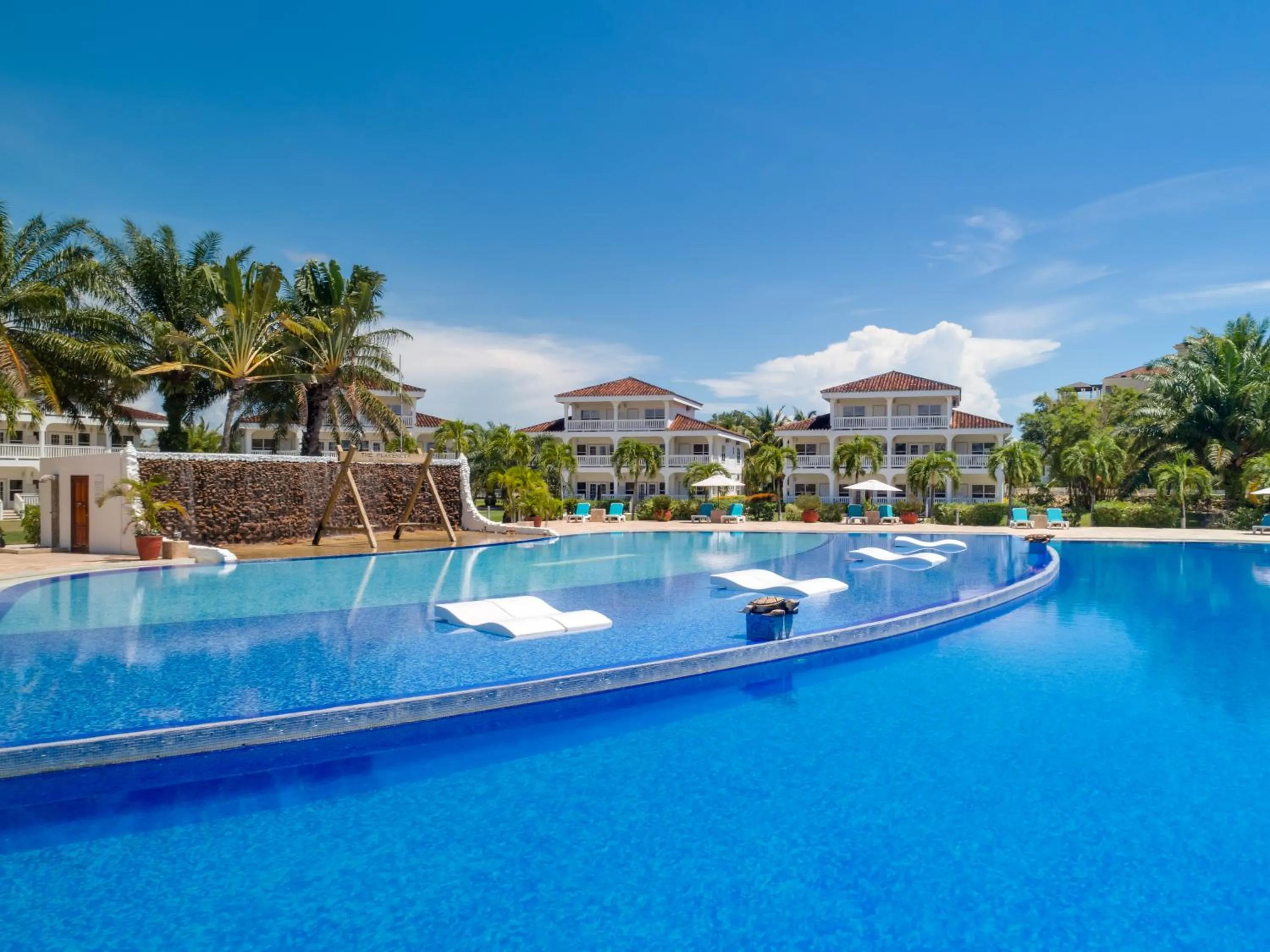 Swimming pool in Placencia Resort