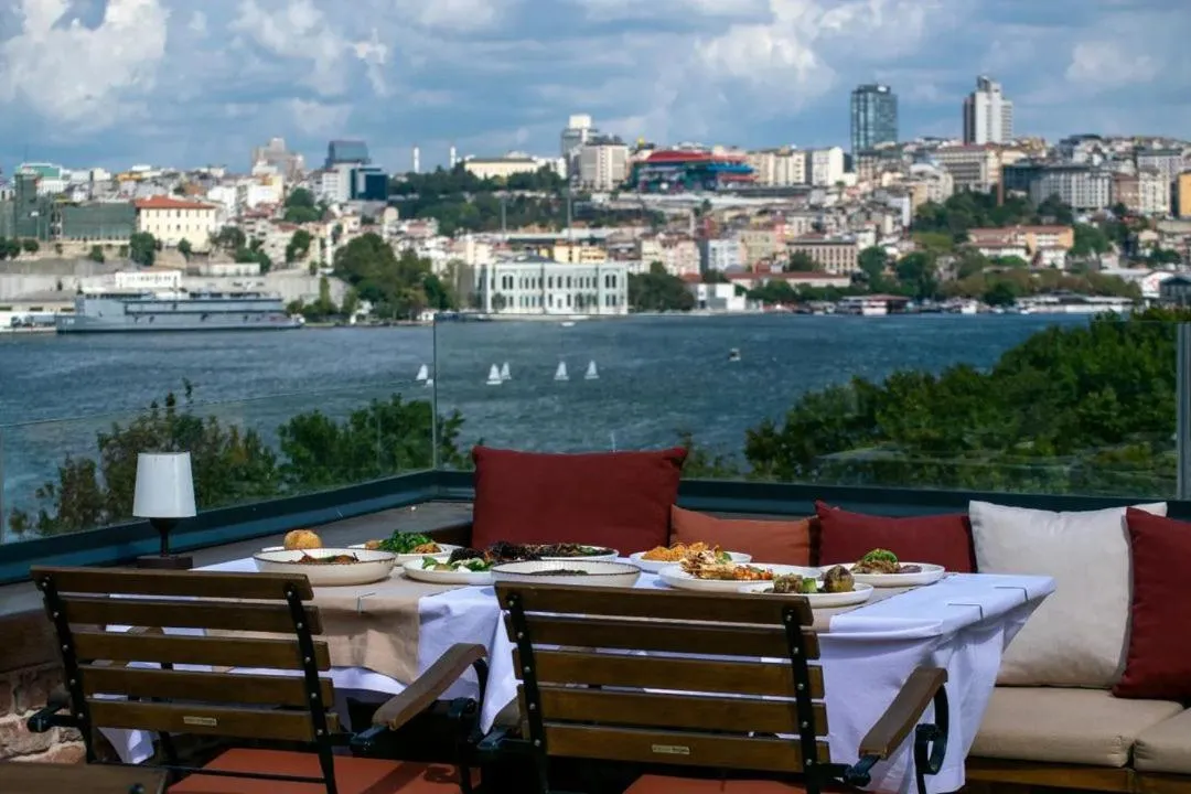 Restaurant/places to eat in Istanbul Old City Colorful Houses Balat PETRION Hotel