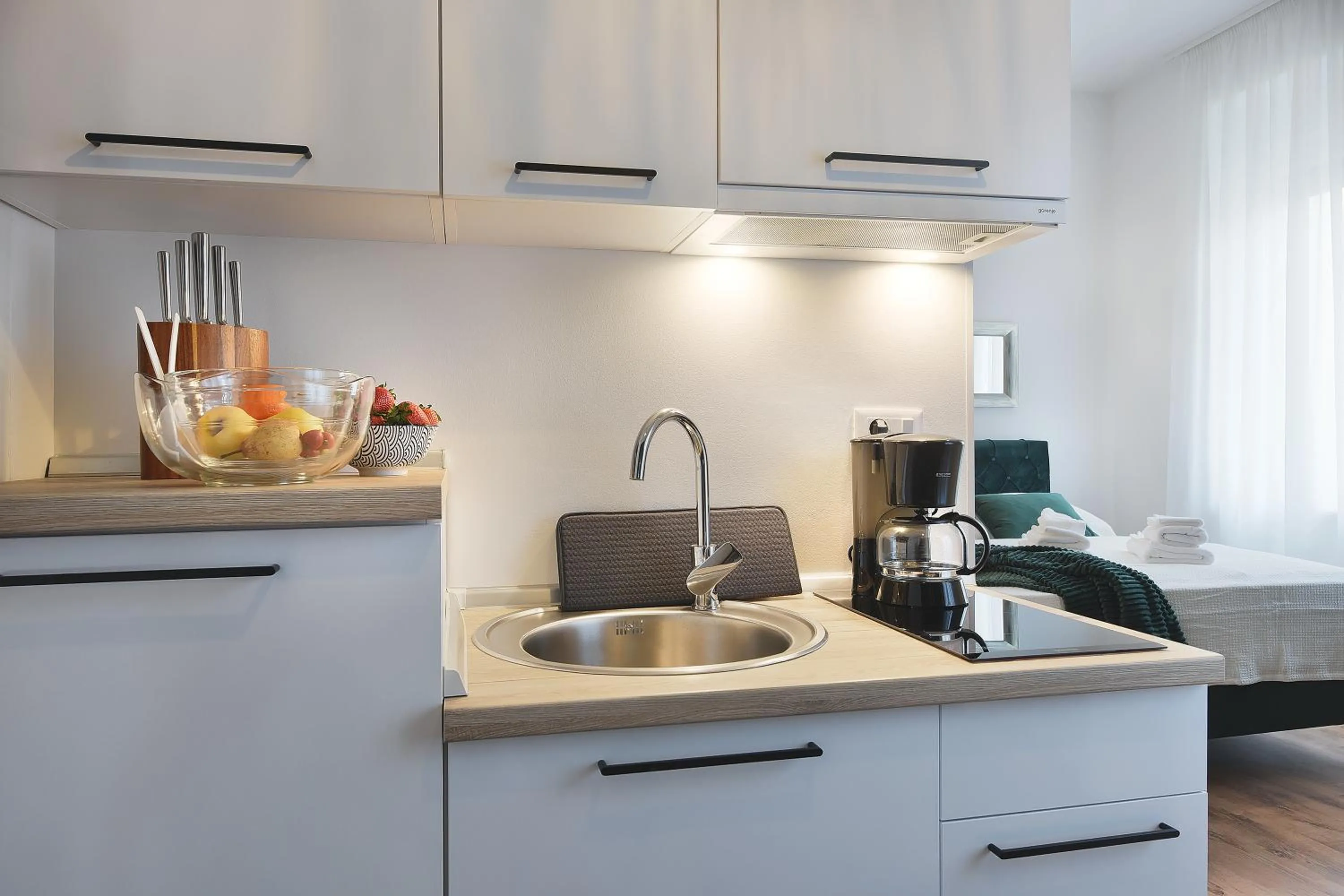Coffee/tea facilities in Emi Luxury Apartments