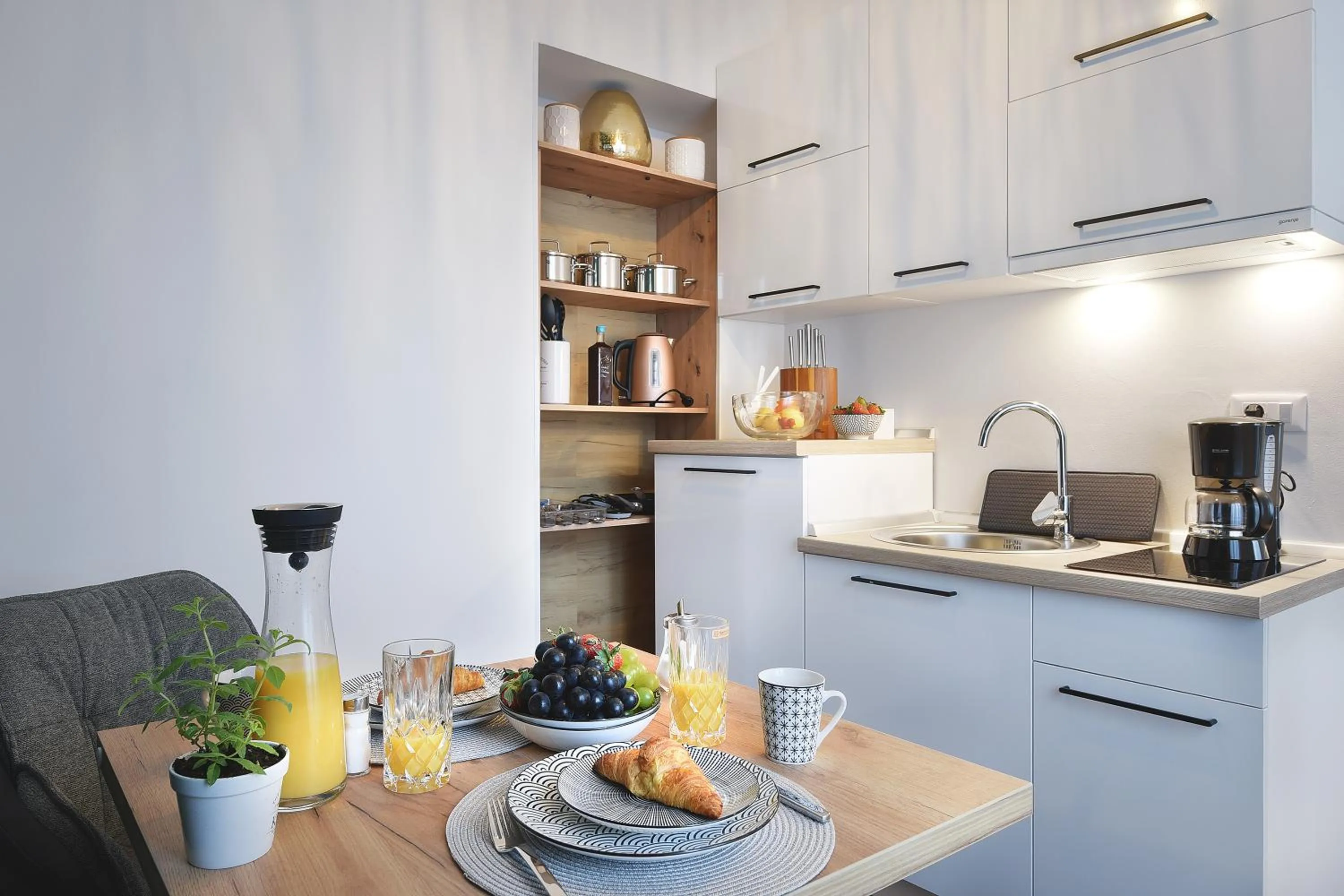 Kitchen or kitchenette in Emi Luxury Apartments