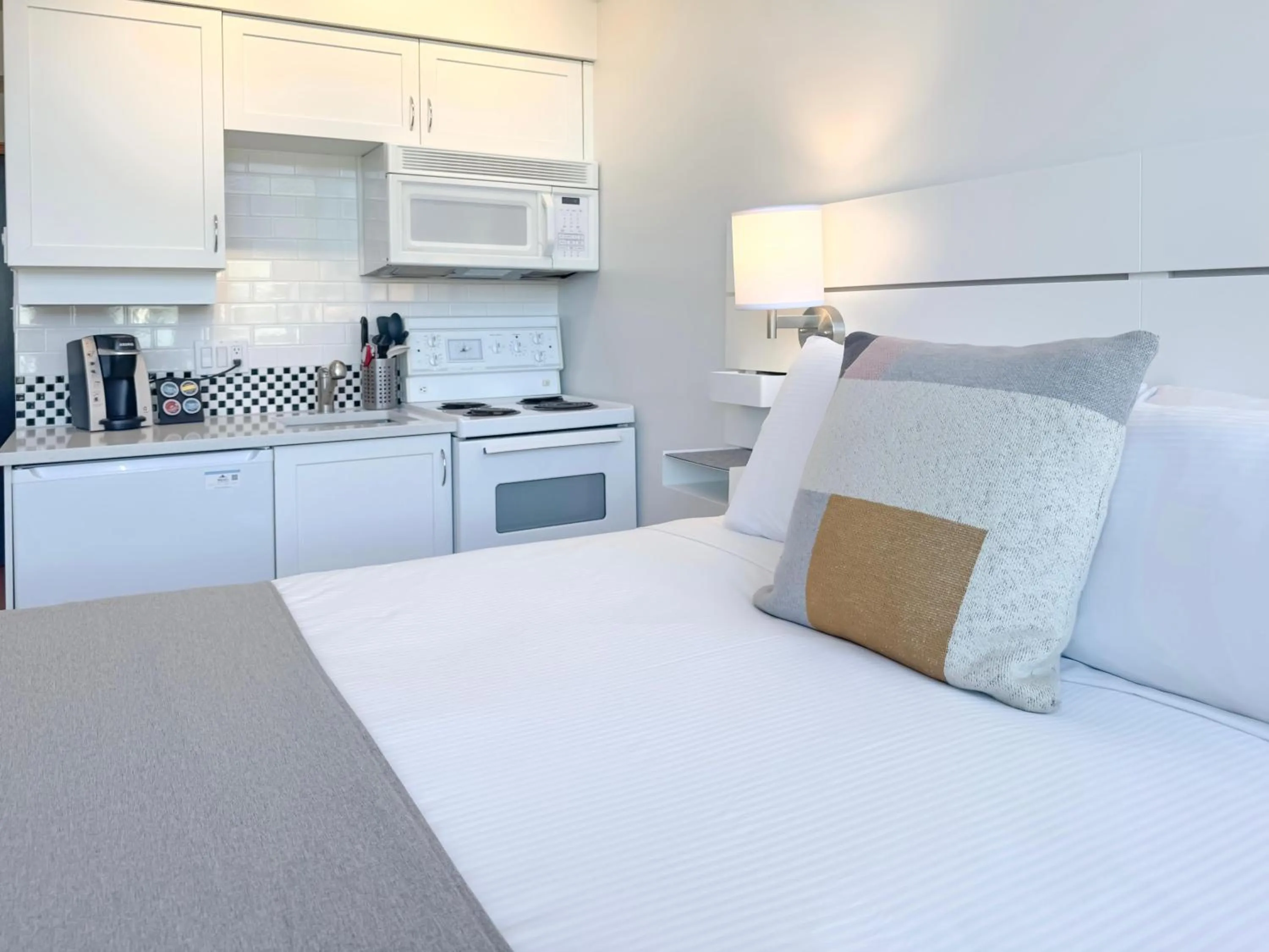 Bed in Alpenglow Lodge Rainbow Look Out Studio by MVA