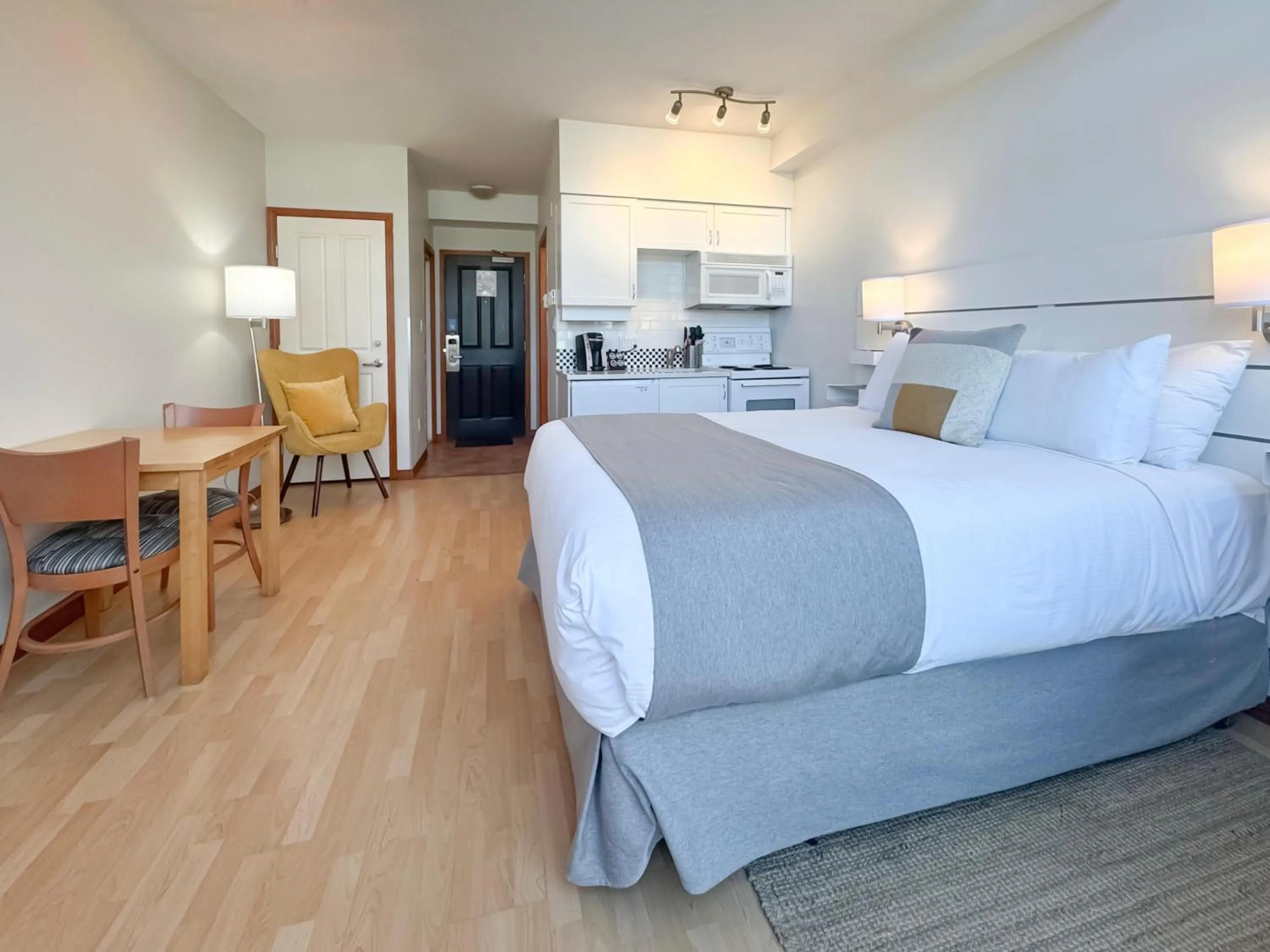 Bed in Alpenglow Lodge Rainbow Look Out Studio by MVA