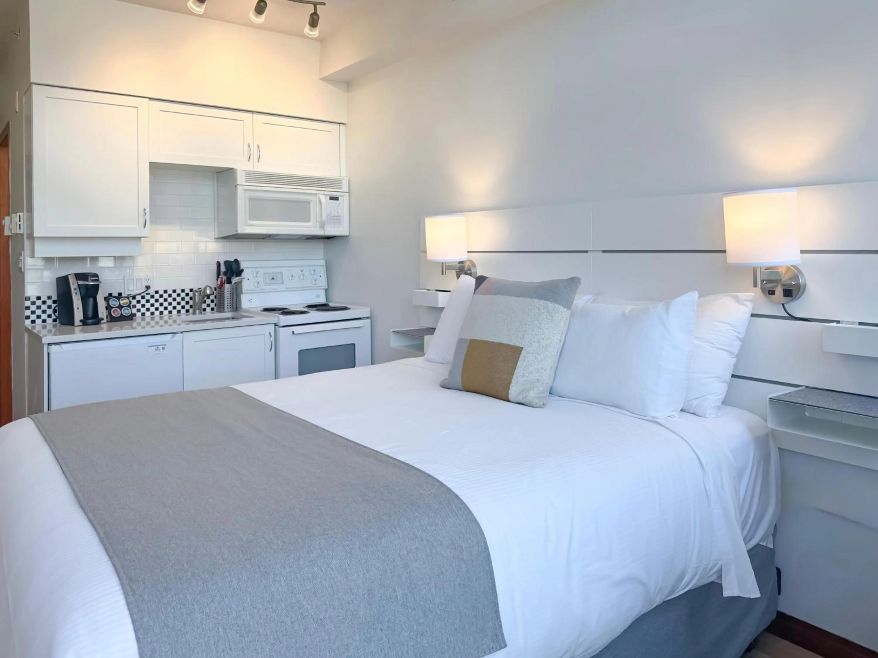 Bed in Alpenglow Lodge Rainbow Look Out Studio by MVA