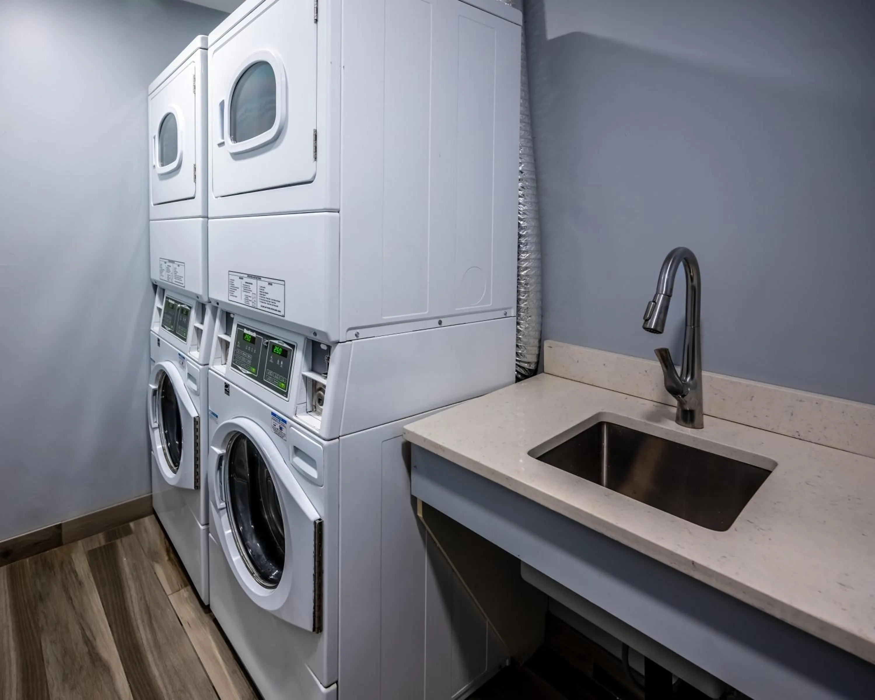 Alpenglow Lodge Sunny Studio with Sitting Area by MVA