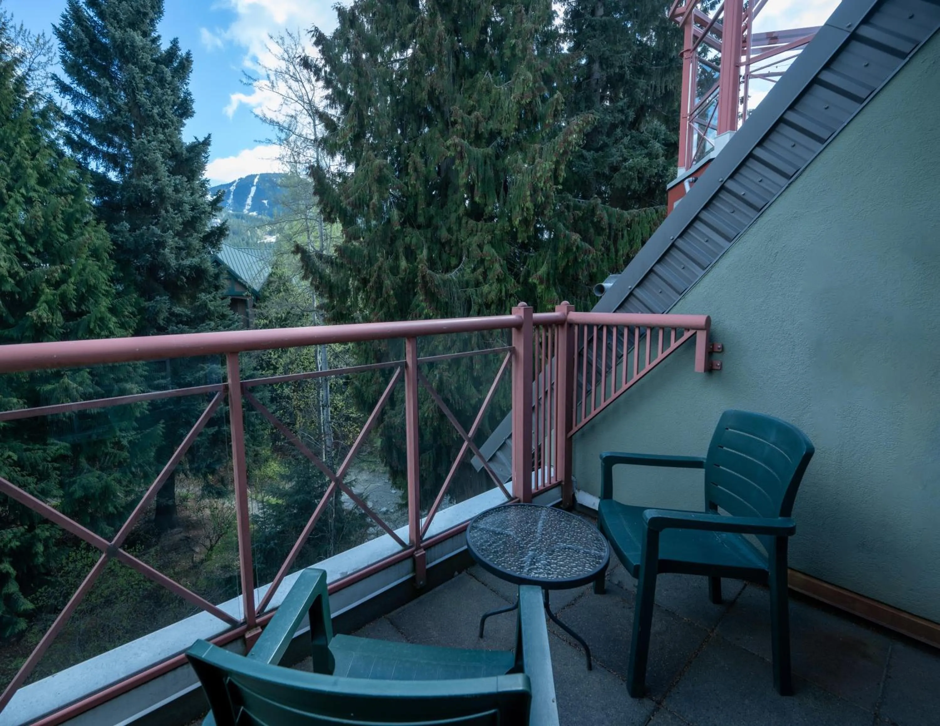 Alpenglow Lodge Sunny Studio with Sitting Area by MVA