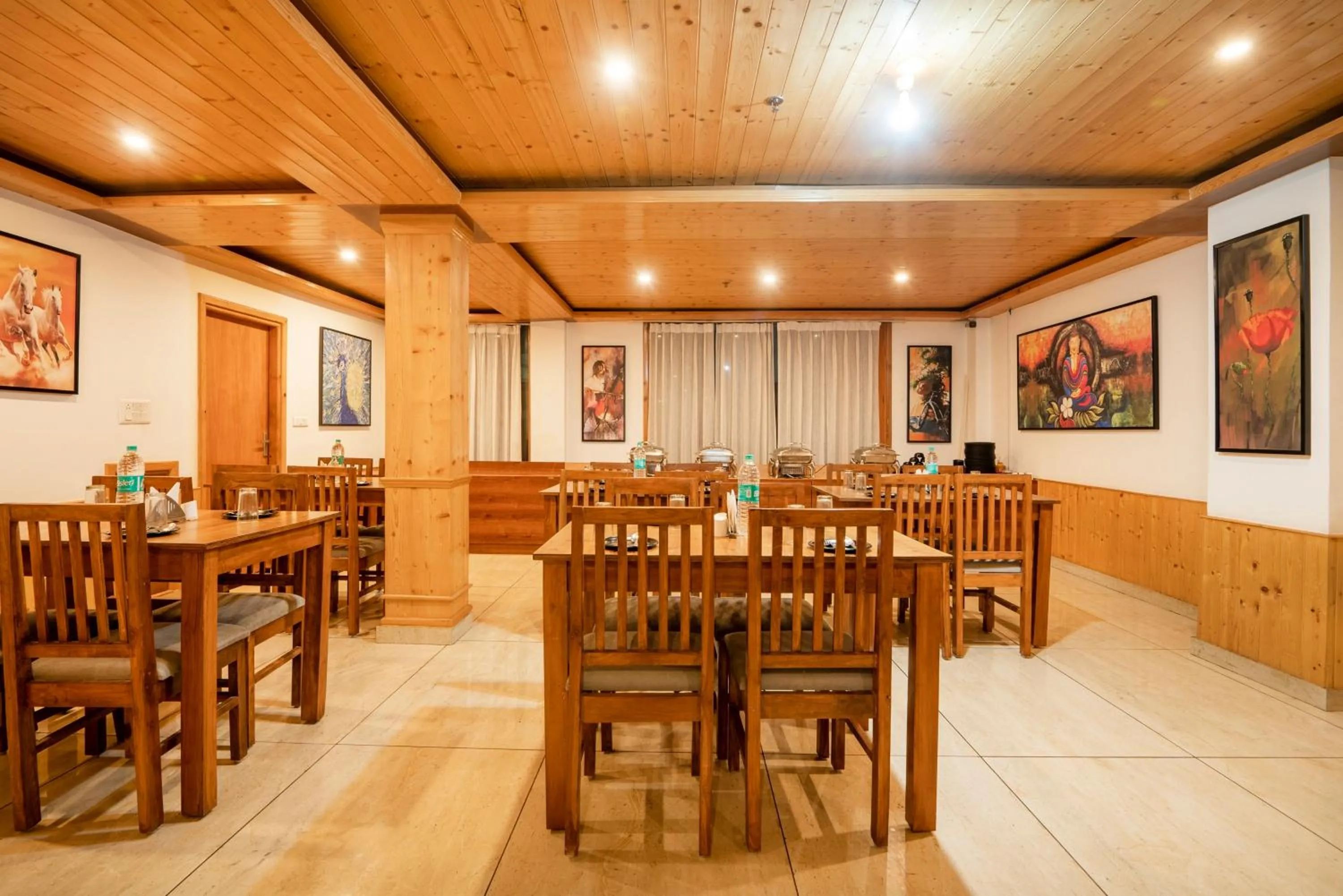 Restaurant/places to eat in Treebo Premium Sattva With Mountain View