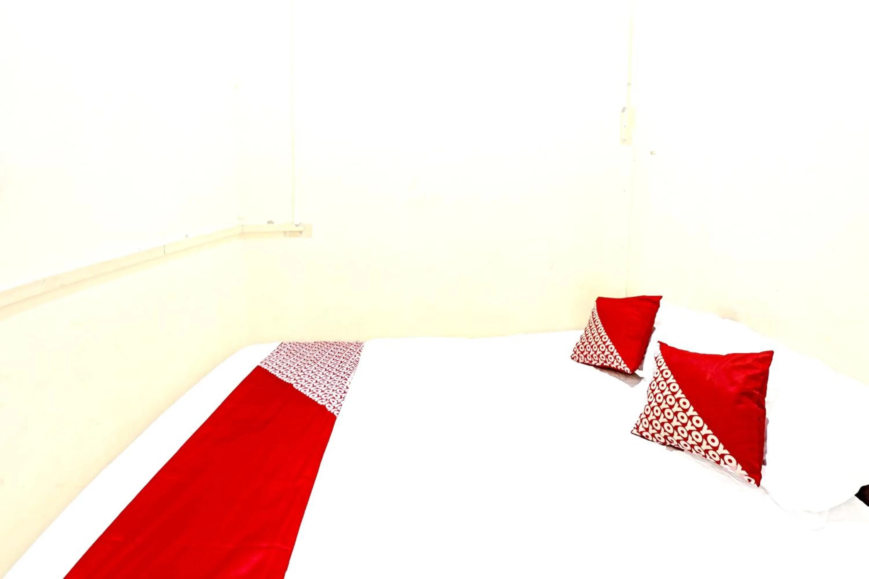 Bedroom, Bed in Hotel O Sar Inn