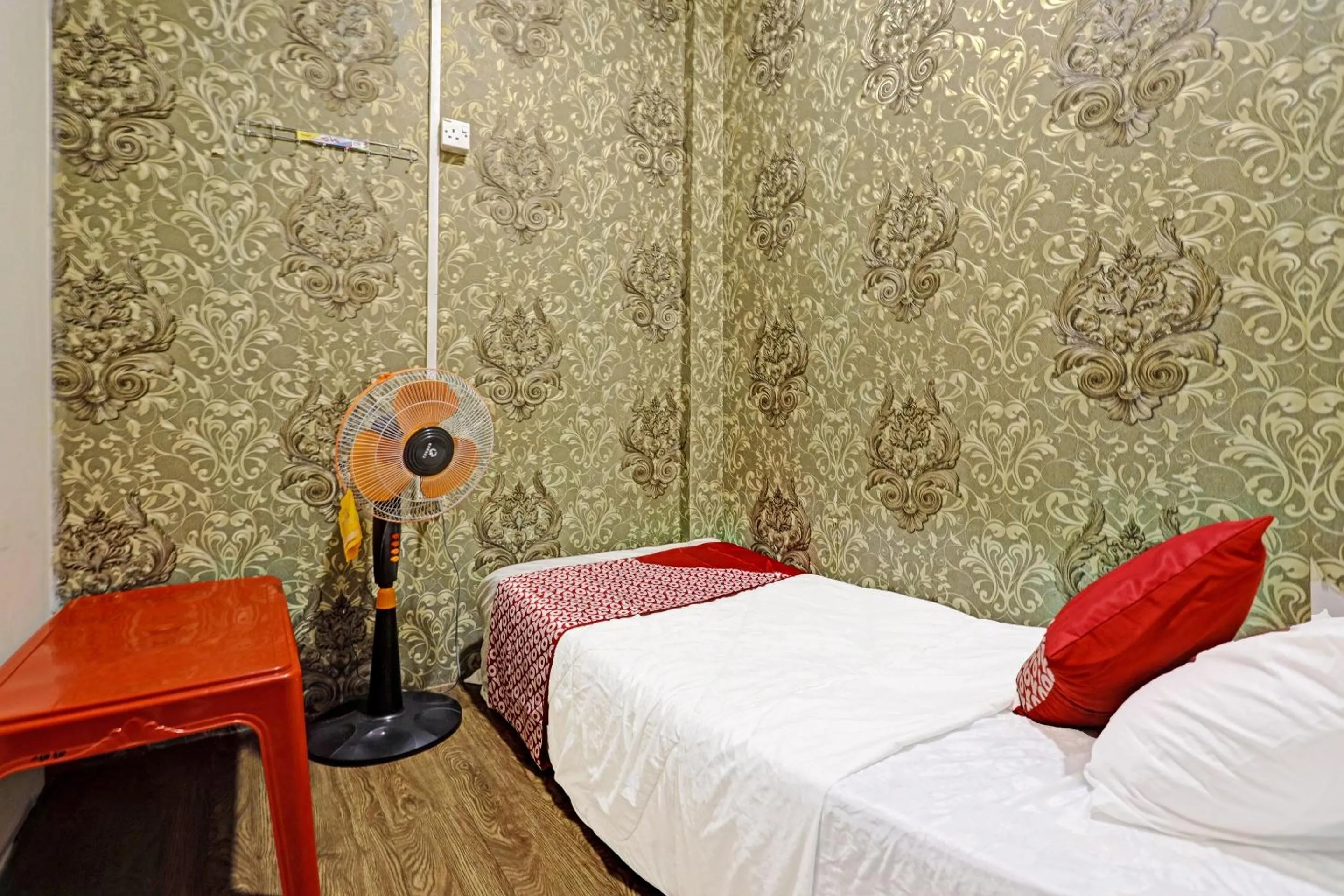 Photo of the whole room, Bed in Hotel O Sar Inn