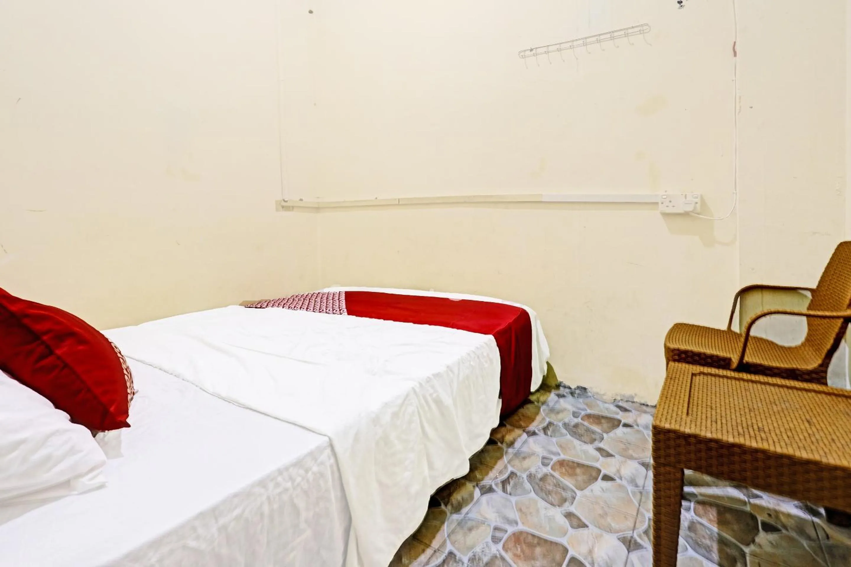 Bed in Hotel O Sar Inn