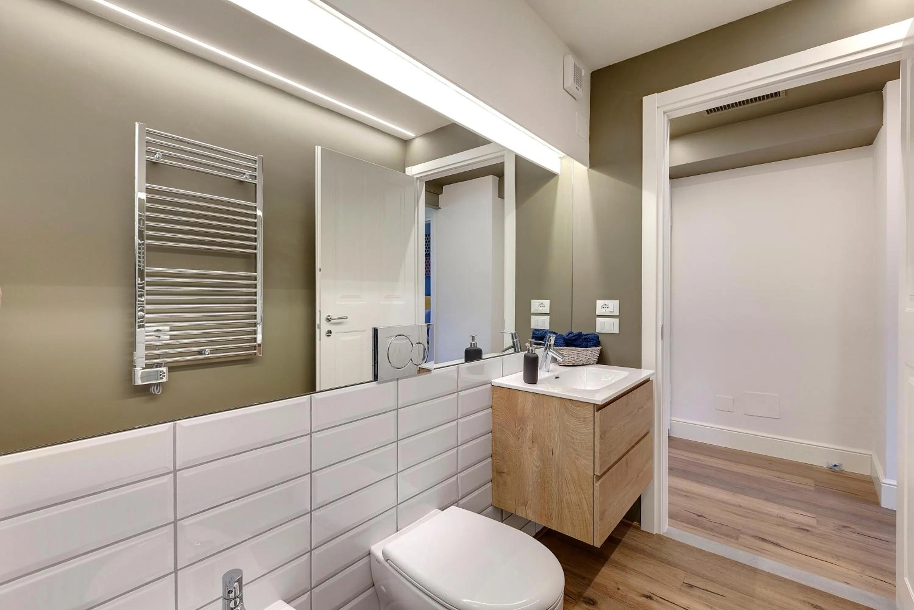 Bathroom in Turandot Apartment by Mamo Florence