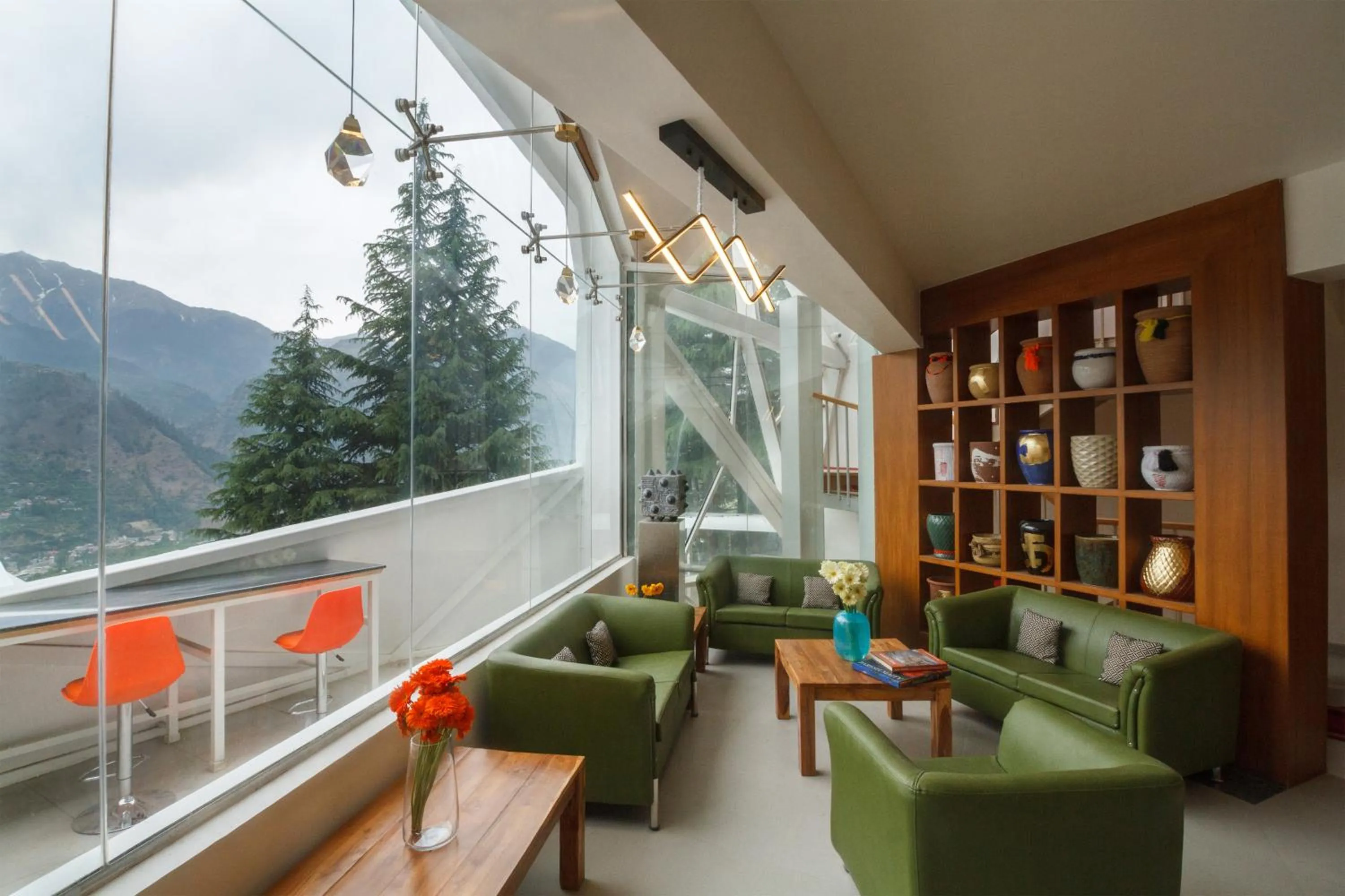 Lounge or bar in Tree of Life Eila Art Hotel, Manali