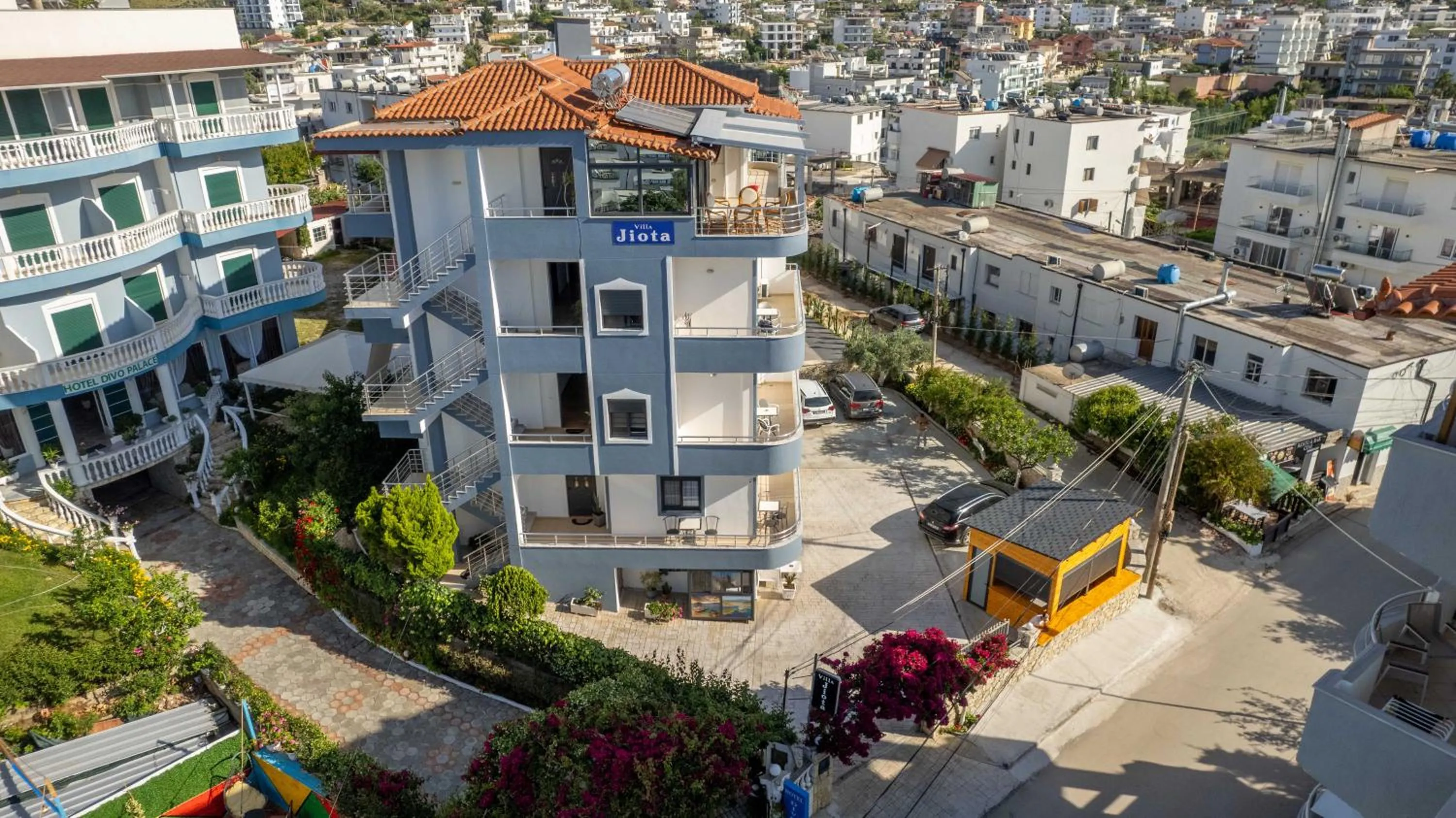 Property building in Villa JIOTA