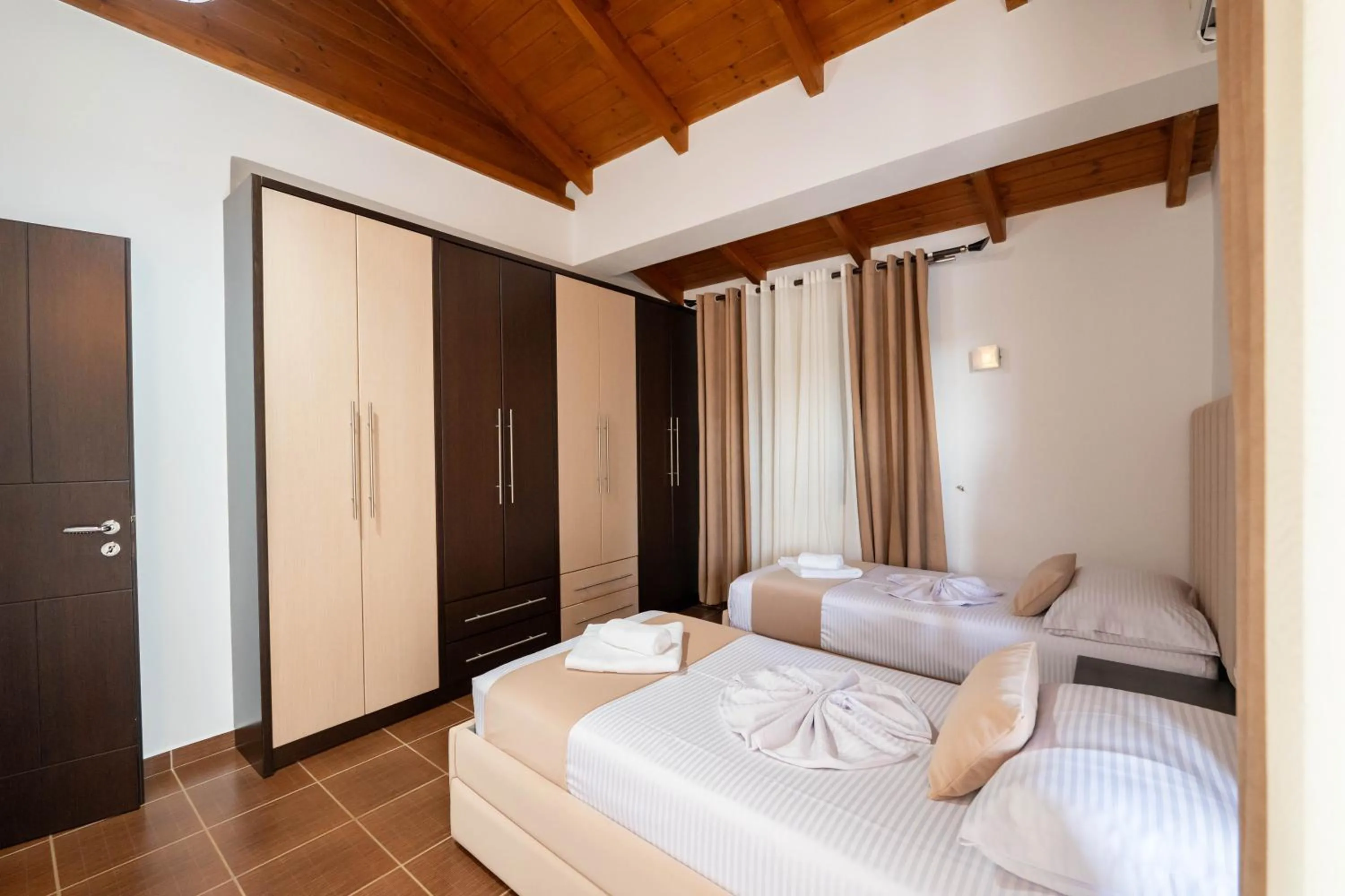 Seating area, Bed in Villa JIOTA