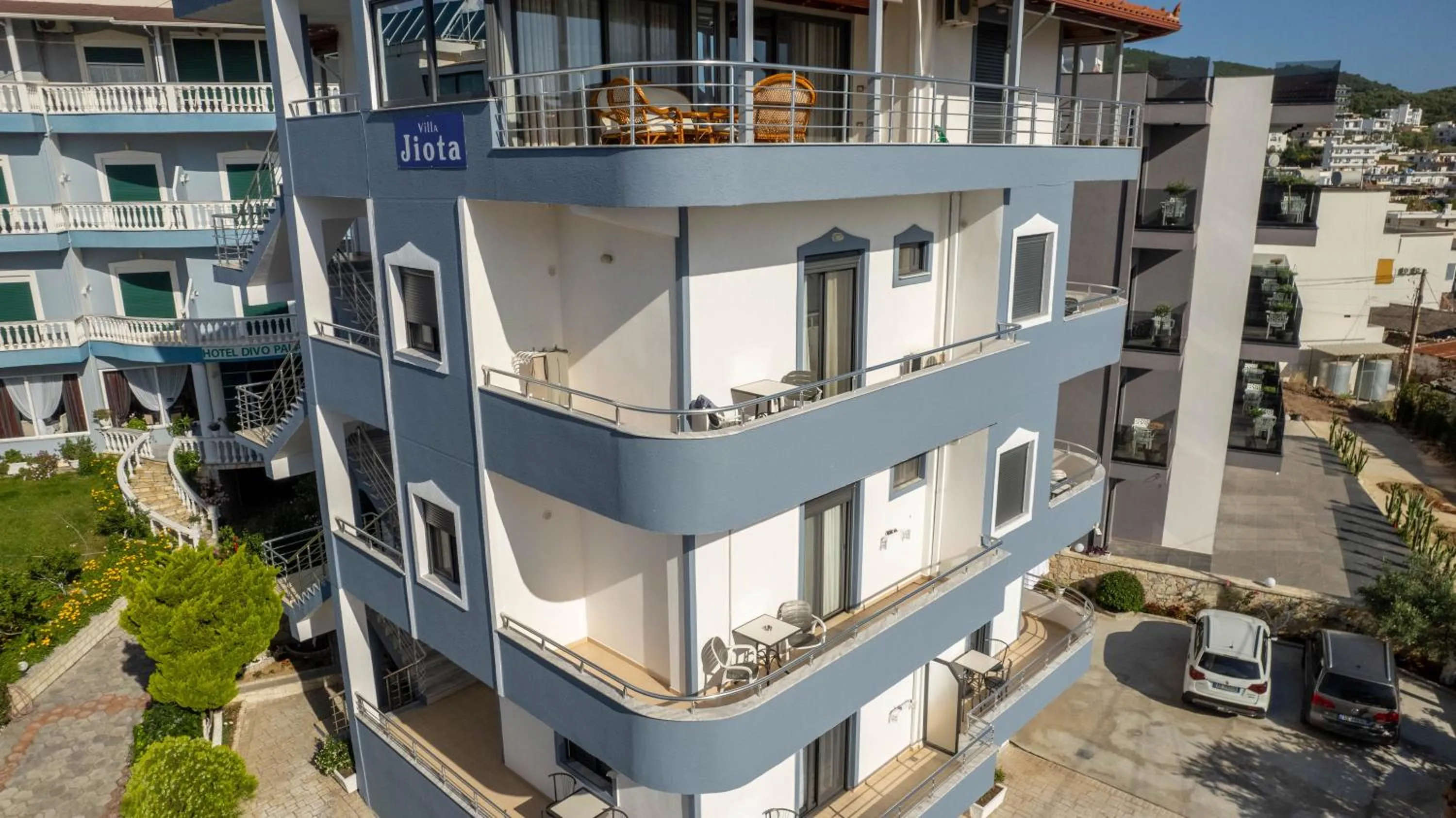 Property building in Villa JIOTA