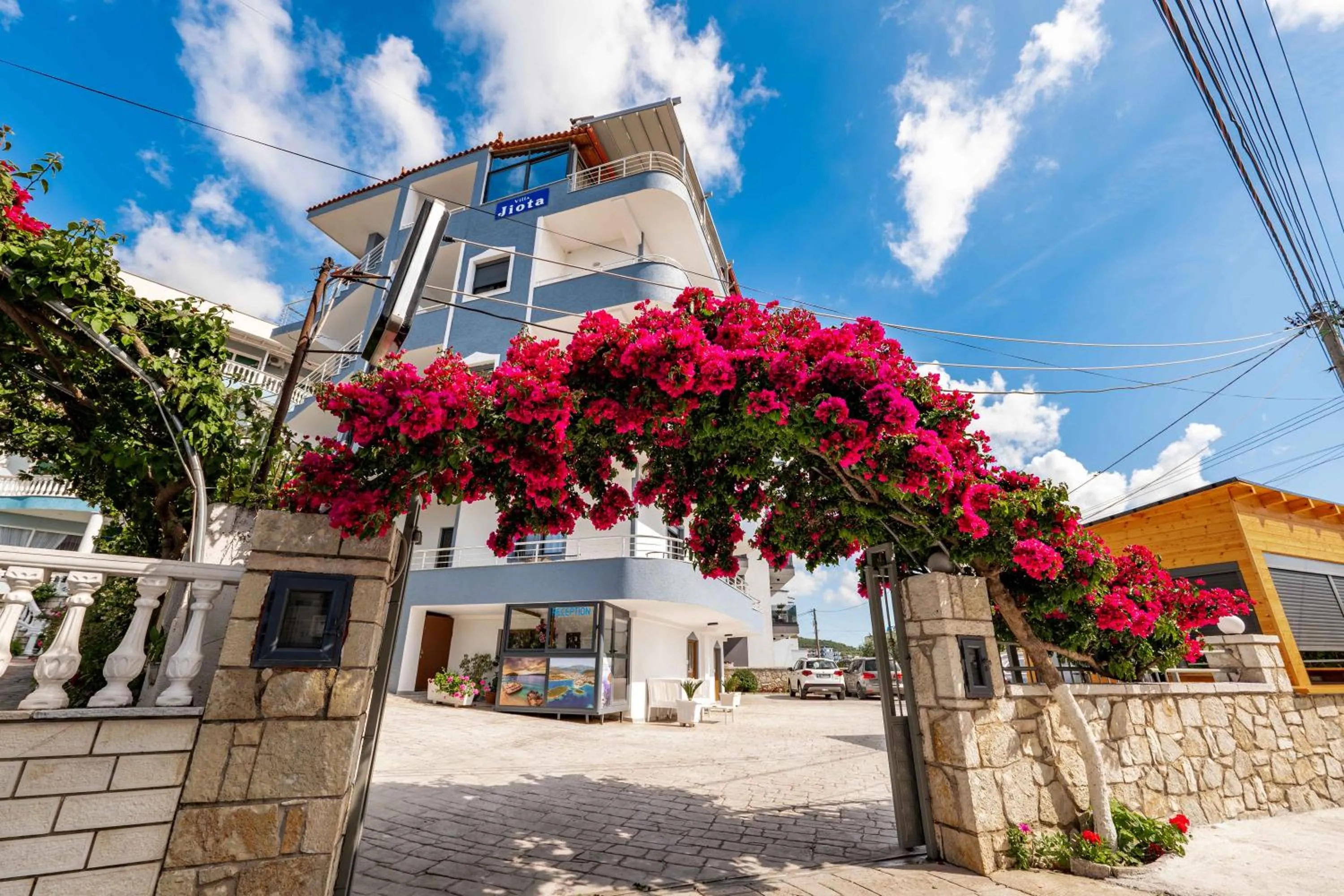 Property building in Villa JIOTA
