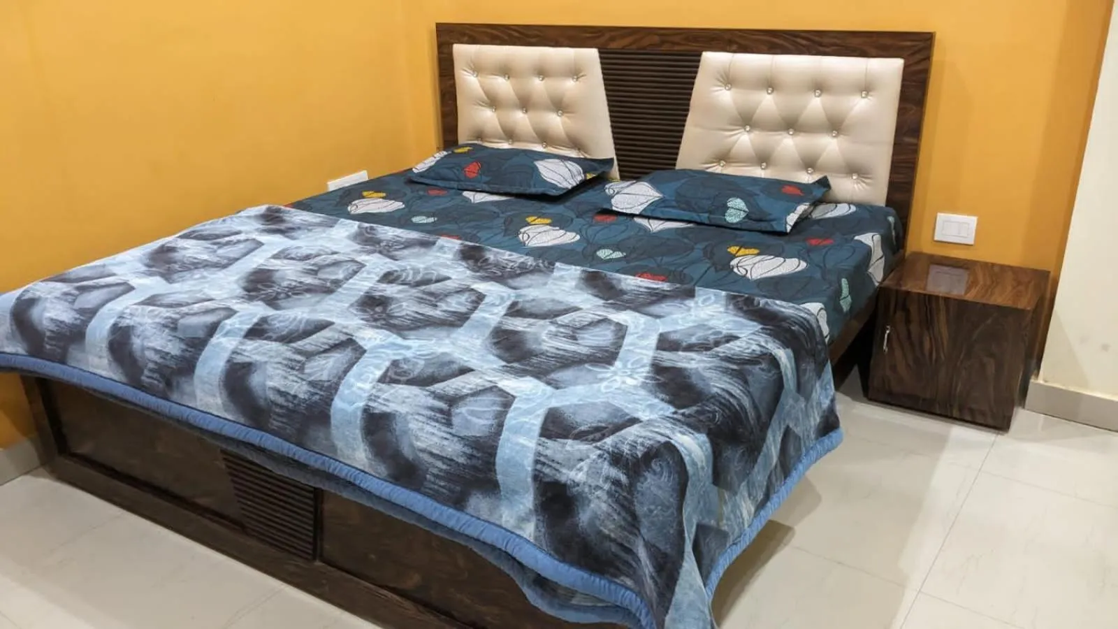 Bed in JK Royal Palace And Lodge