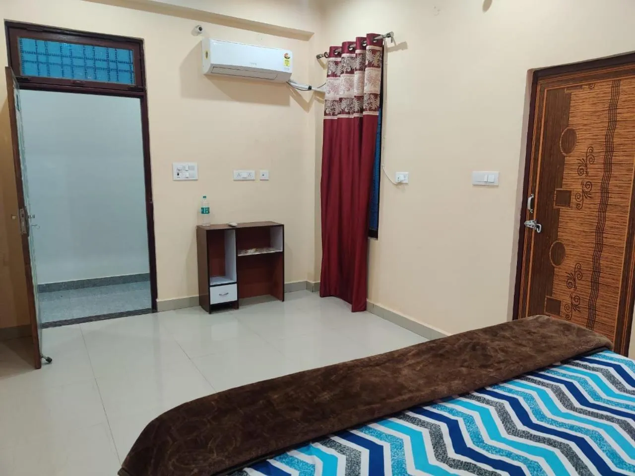 Bed in JK Royal Palace And Lodge