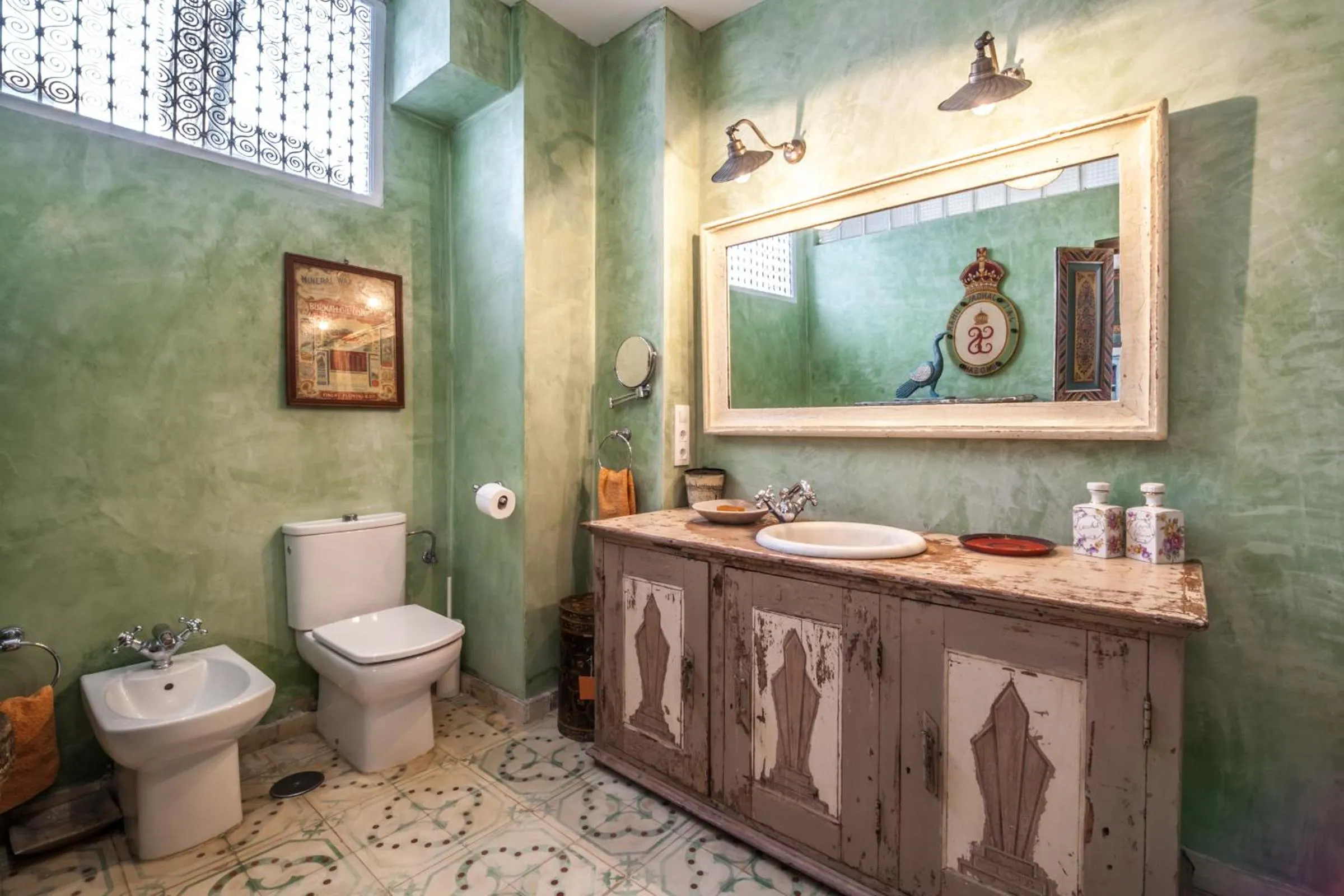 Bathroom in BOMBAYARTE APARTHOTEL TARIFA