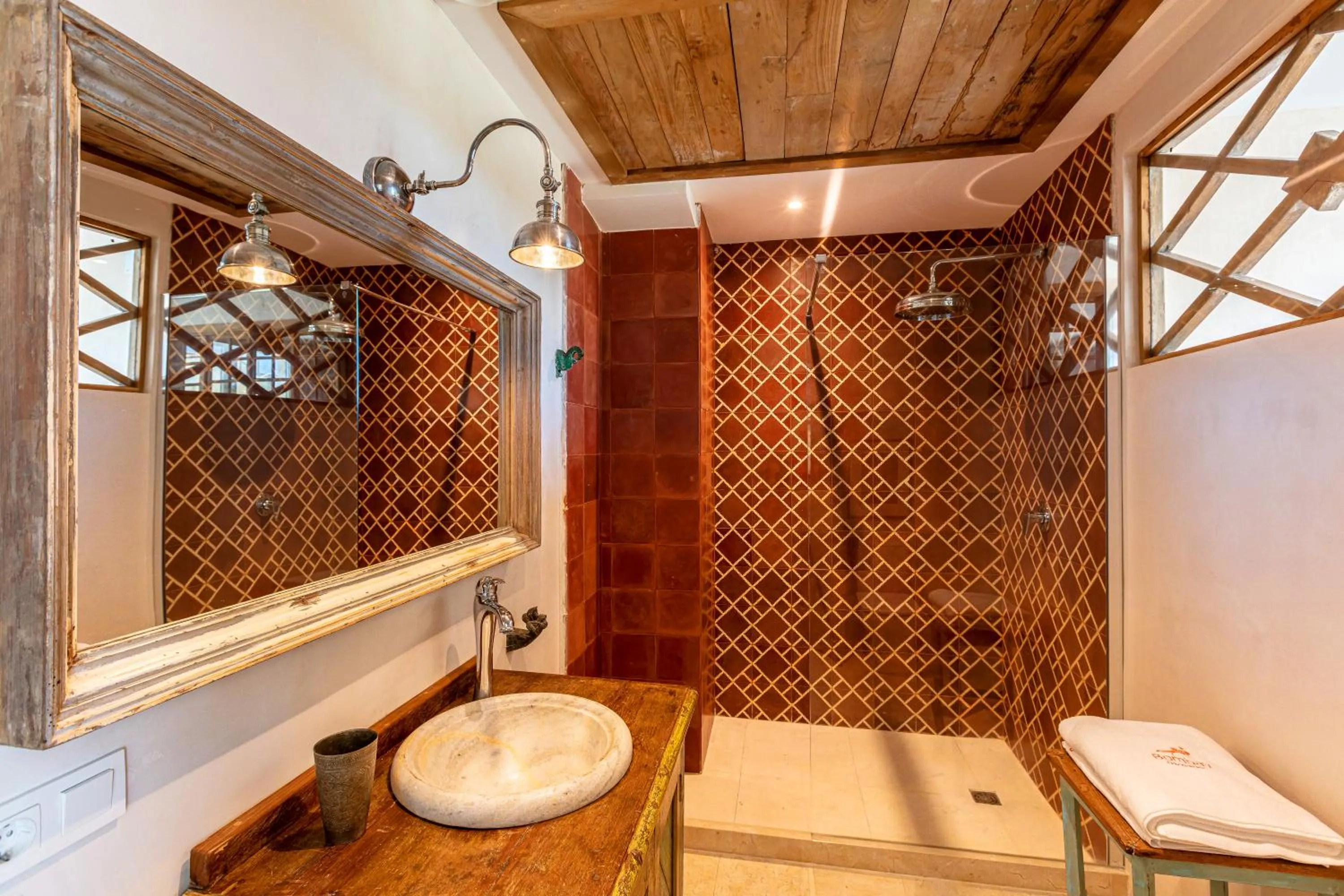 BOMBAYARTE APARTHOTEL TARIFA