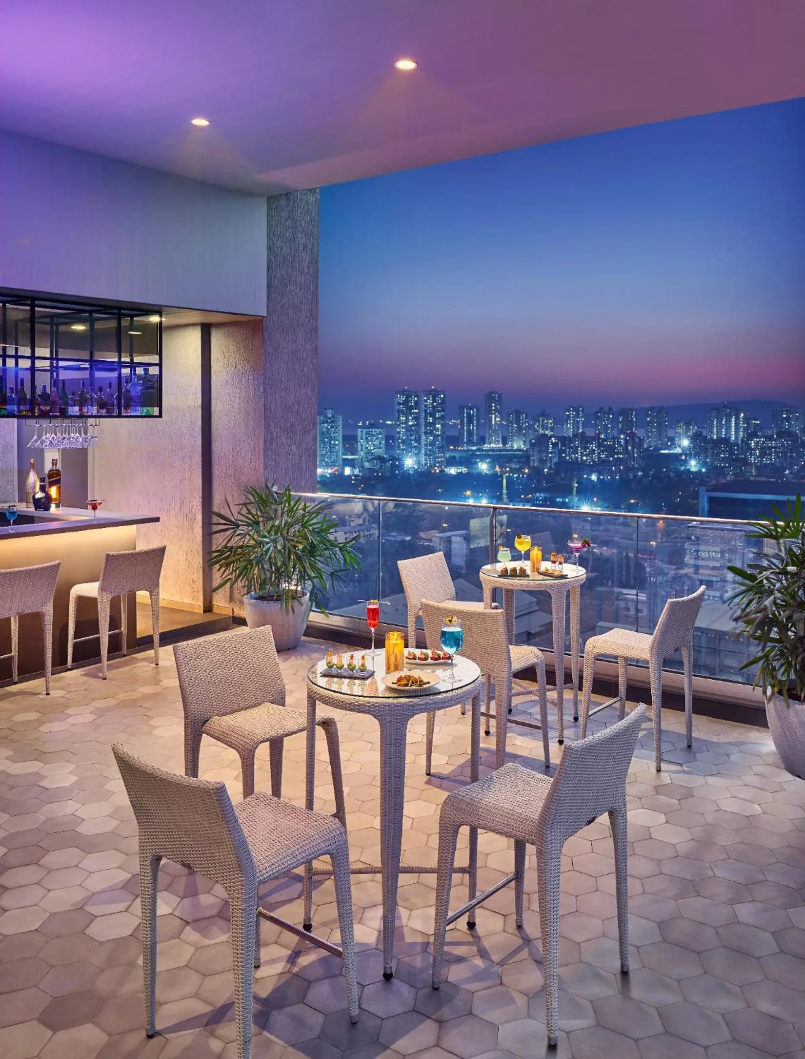 Lounge or bar in Vivanta Navi Mumbai Turbhe