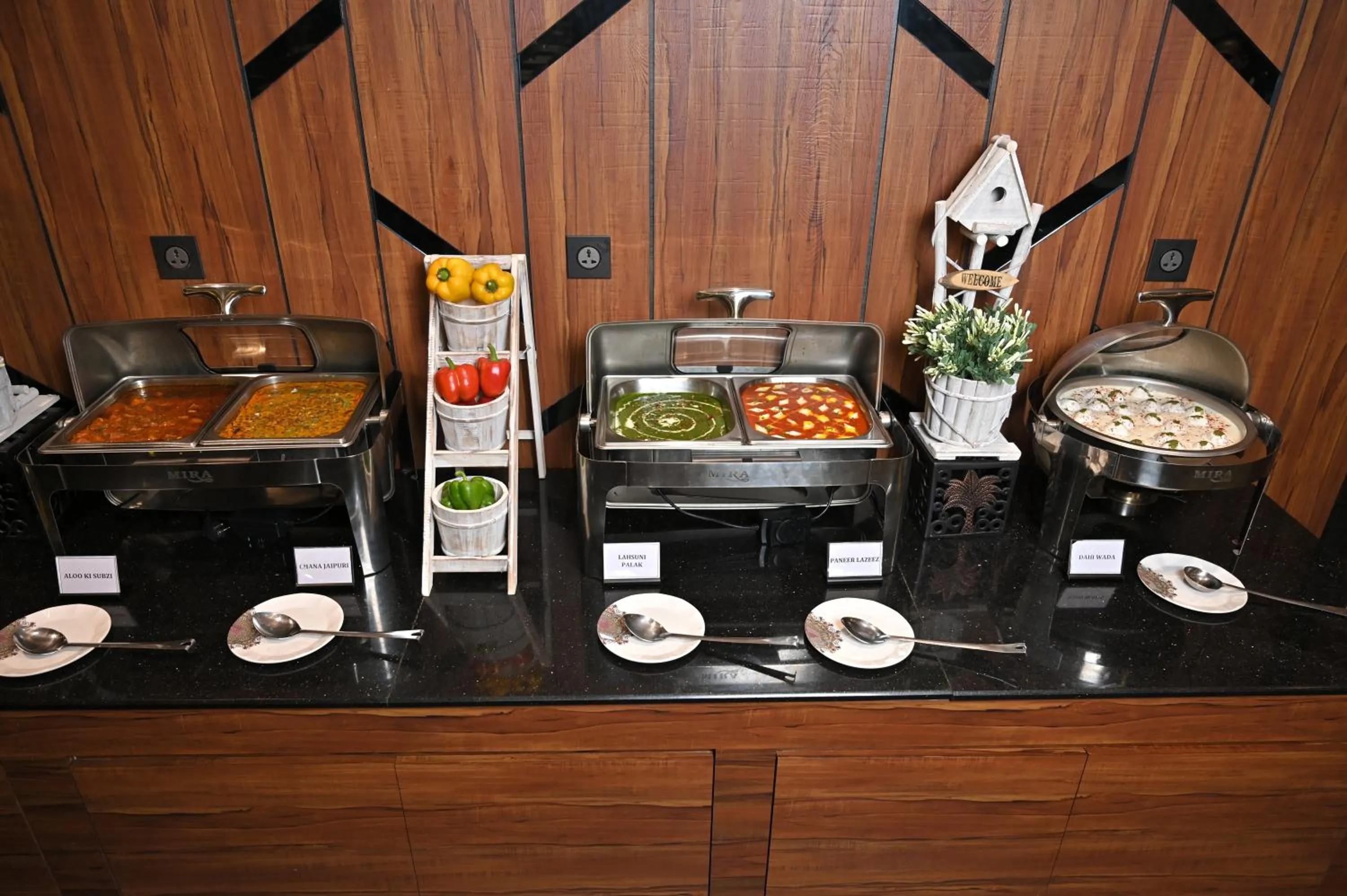 Restaurant/places to eat in Hotel Tip Top International Pune