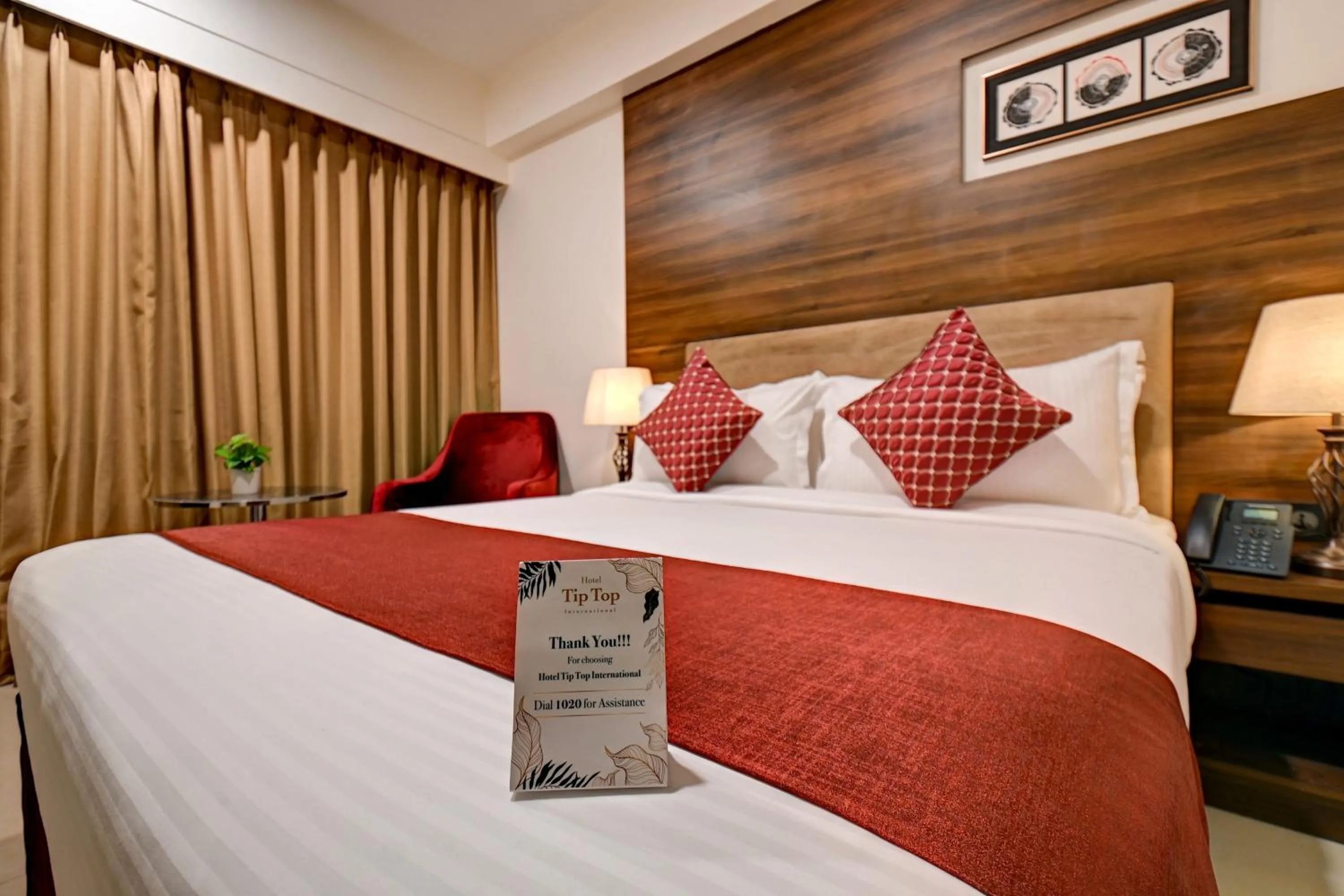 Bed in Hotel Tip Top International Pune