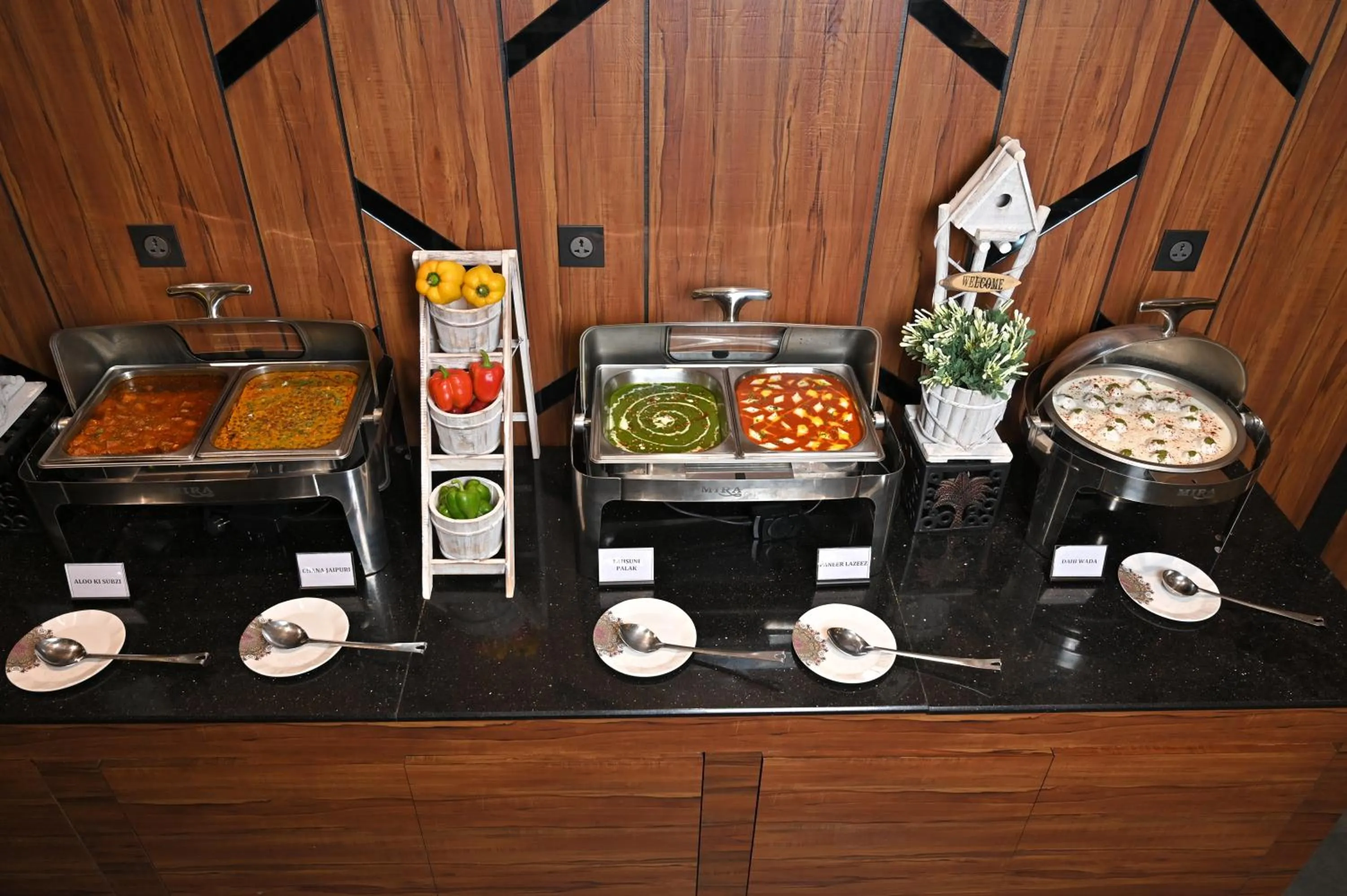 Restaurant/places to eat in Hotel Tip Top International Pune
