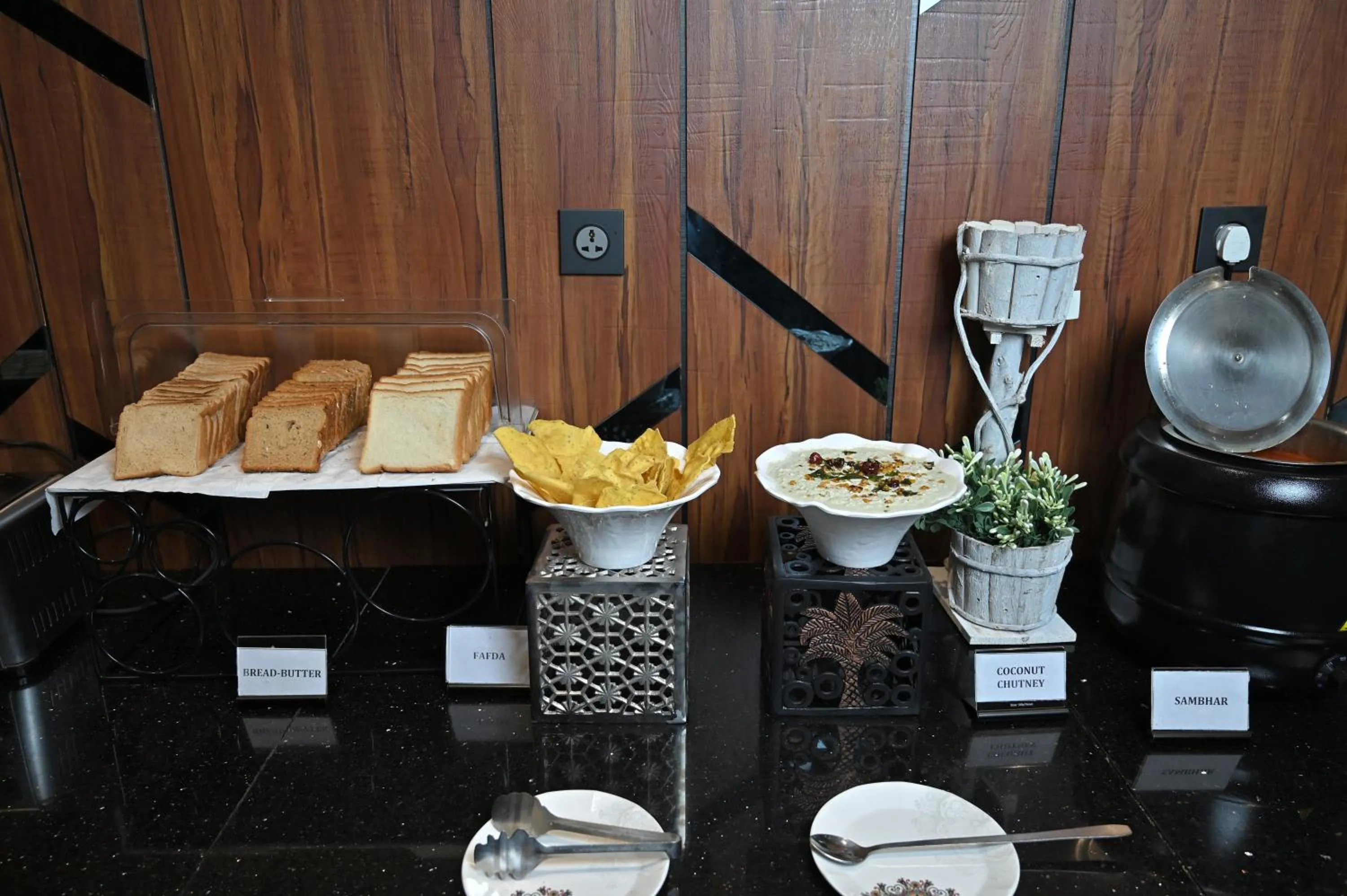 Buffet breakfast in Hotel Tip Top International Pune