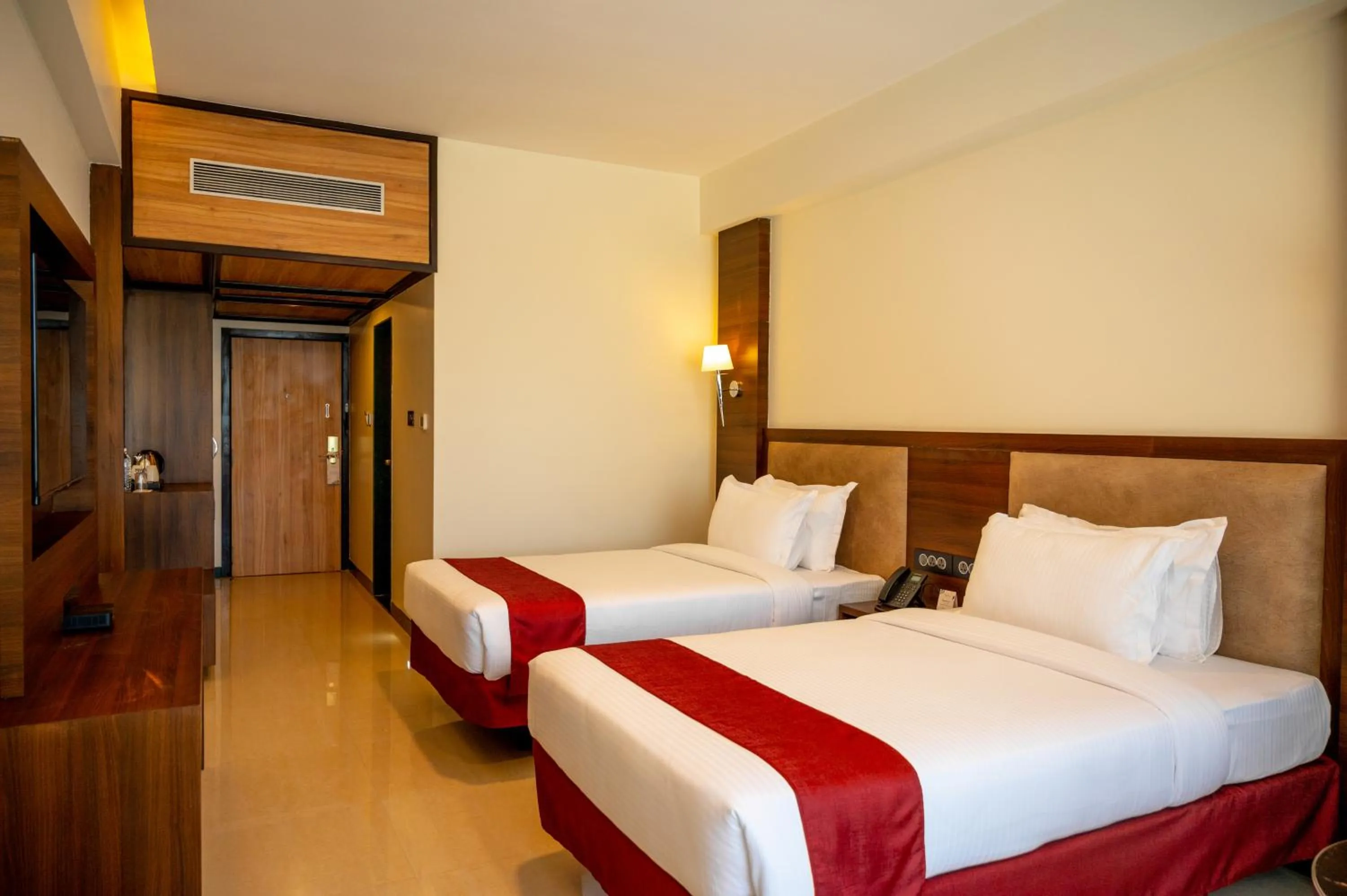 Bed in Hotel Tip Top International Pune