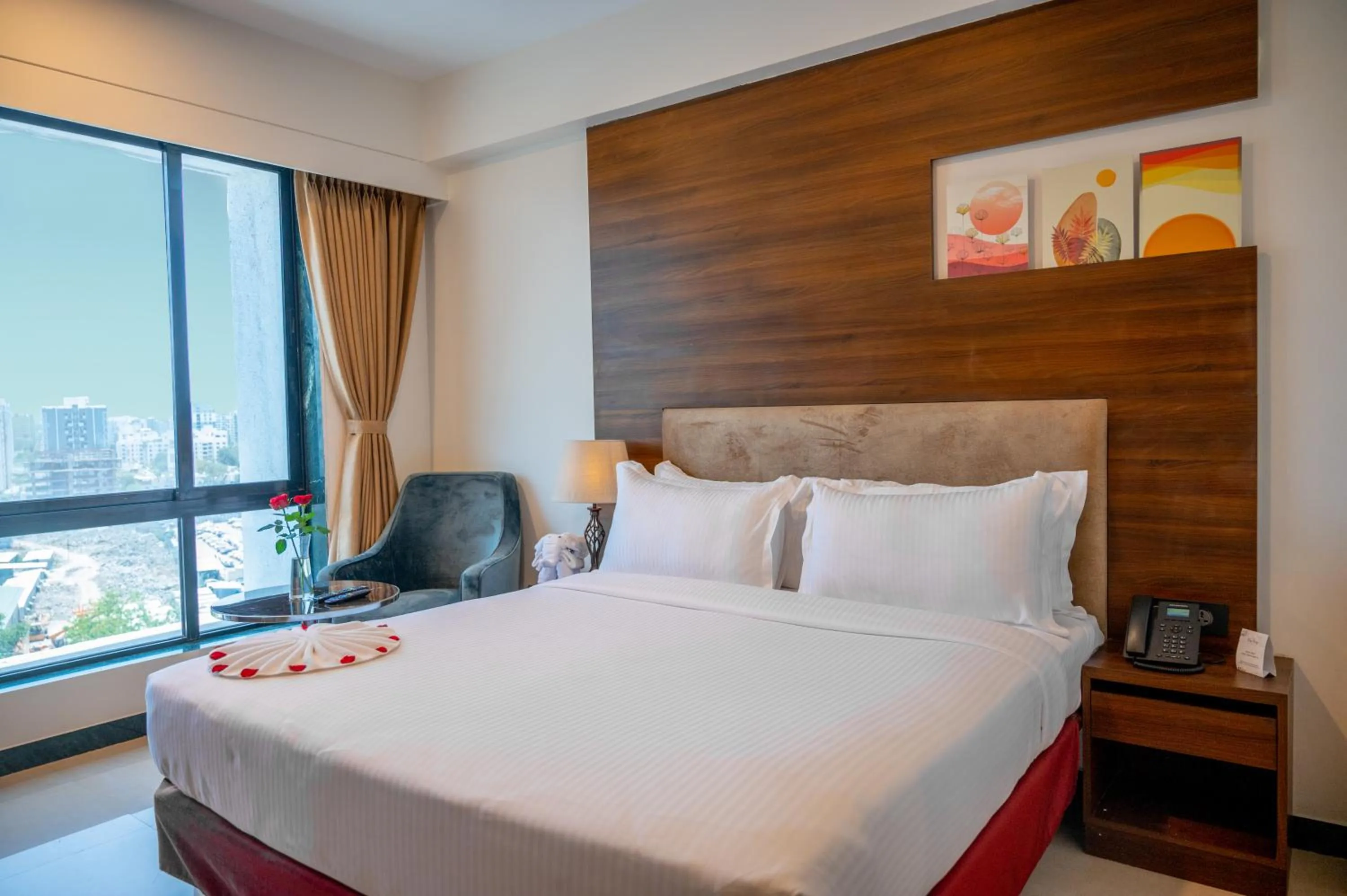 Bed in Hotel Tip Top International Pune