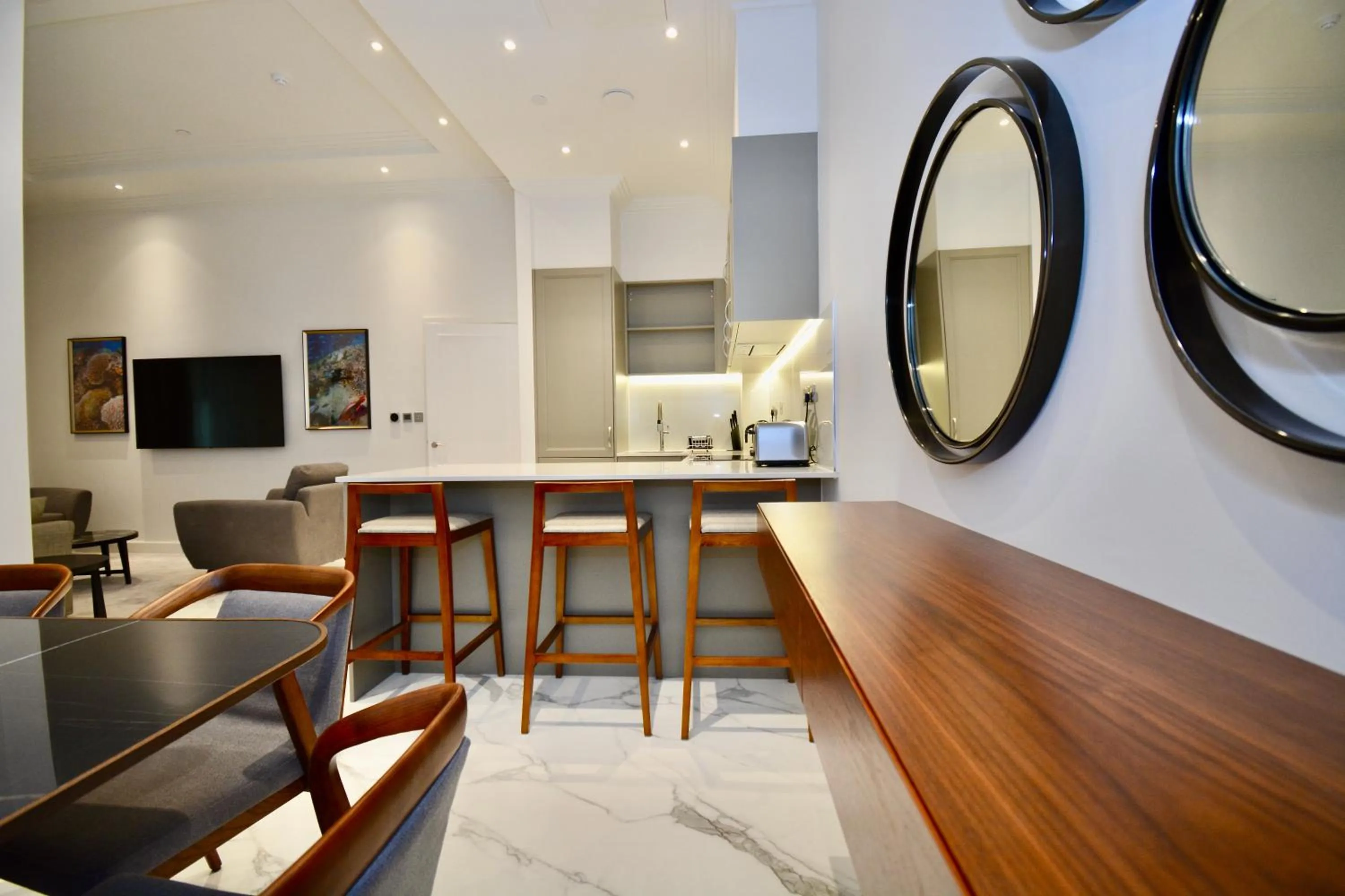 TV and multimedia in Sanctum Regent's Park