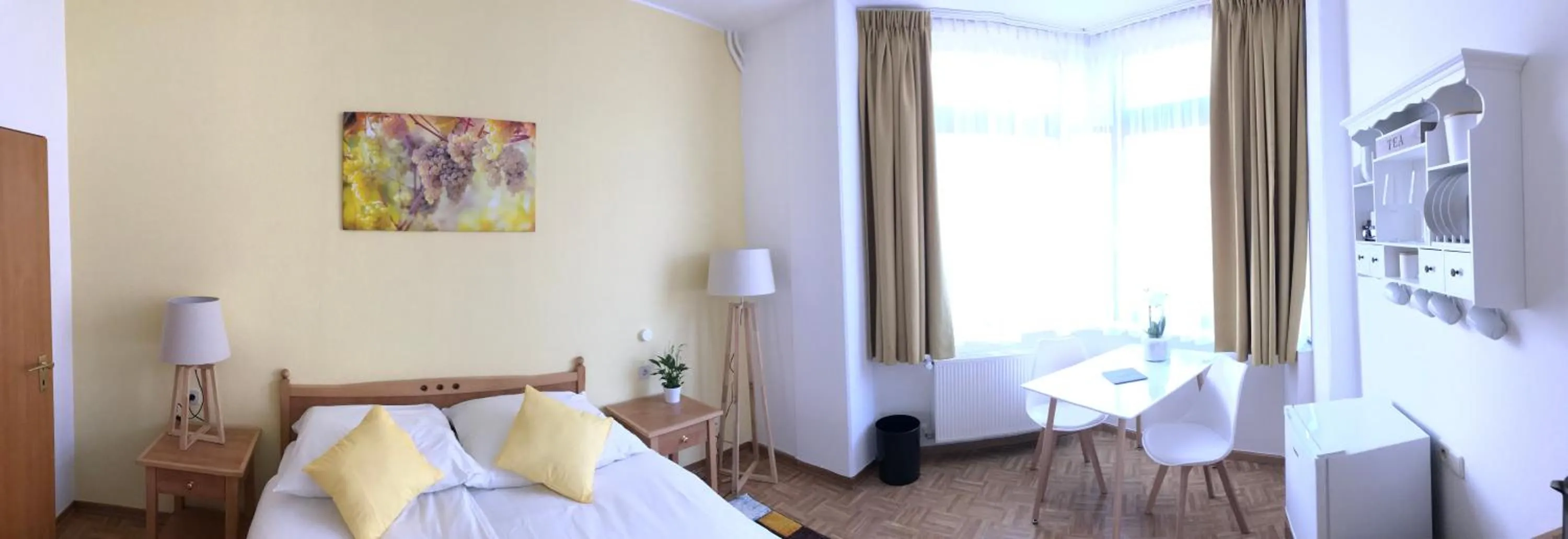 Staff in Gästezimmer Klein und Fein für nach dem Wein