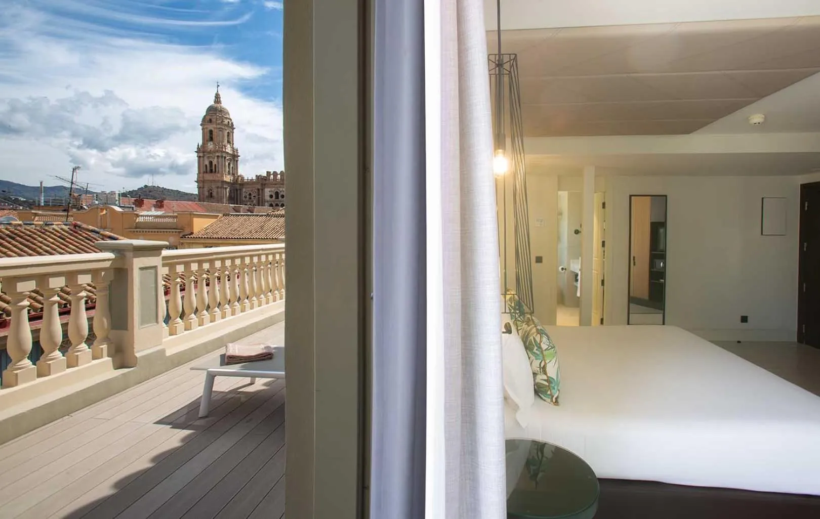 Landmark view, Bed in Vincci Larios Diez