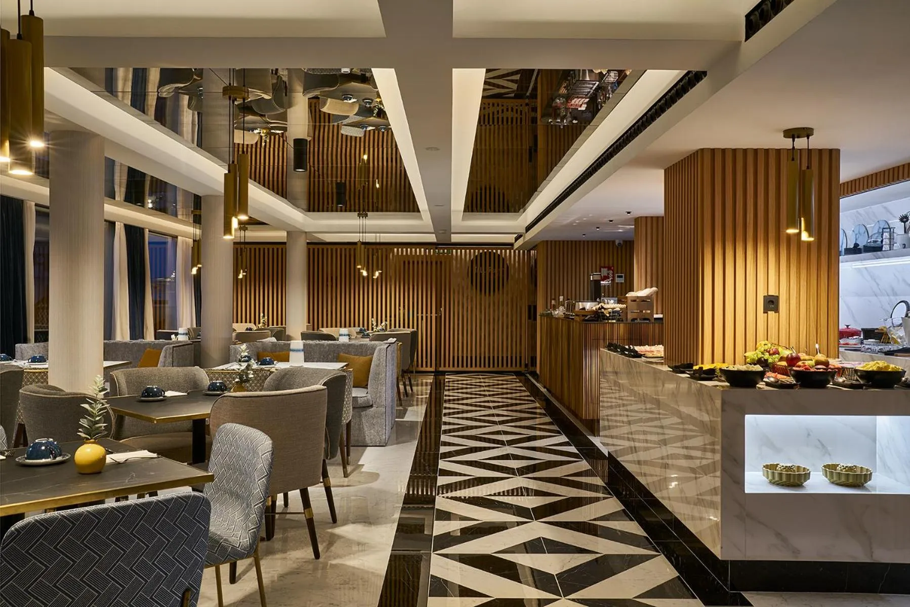 Restaurant/places to eat in Vincci Larios Diez