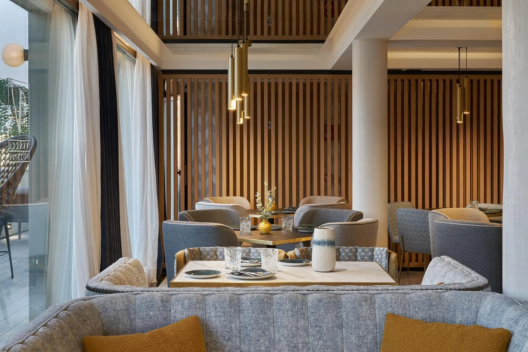 Restaurant/places to eat in Vincci Larios Diez