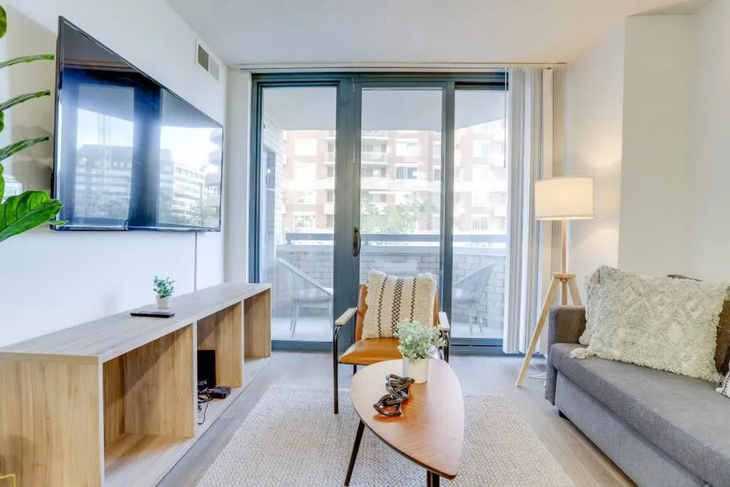 Sensational 1 Bedroom Condo At Ballston place With Gym