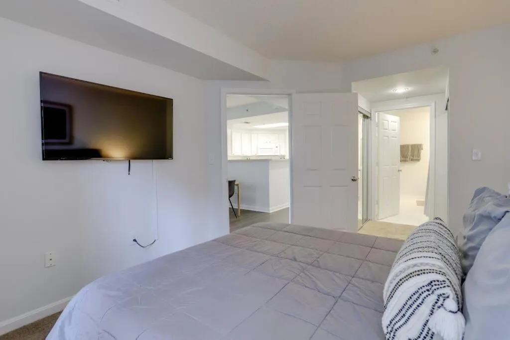 Sensational 1 Bedroom Condo At Ballston place With Gym