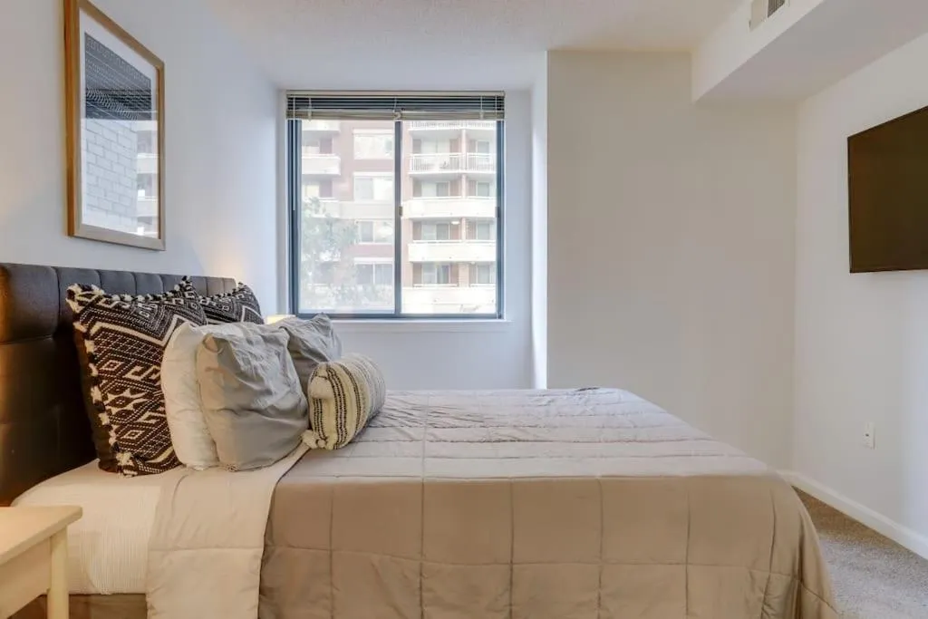 Sensational 1 Bedroom Condo At Ballston place With Gym