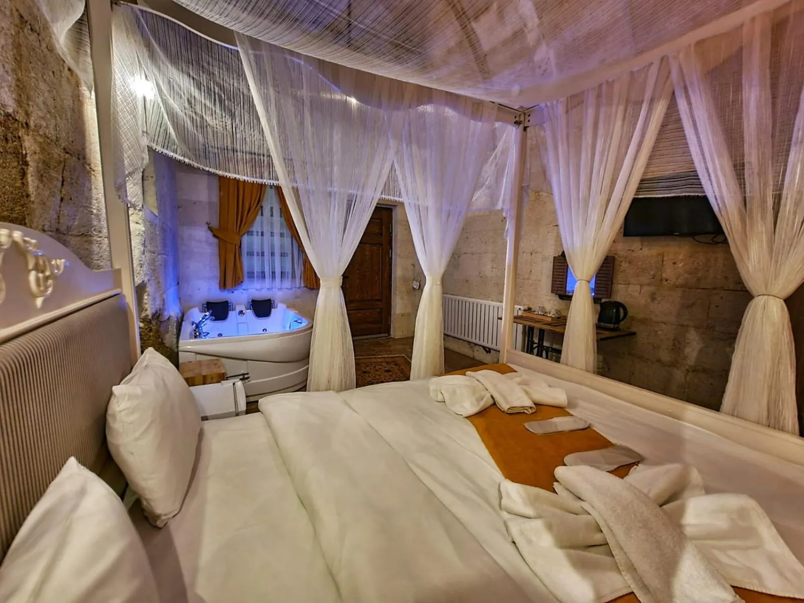 Bed in Lavinia Cappadocia Cave