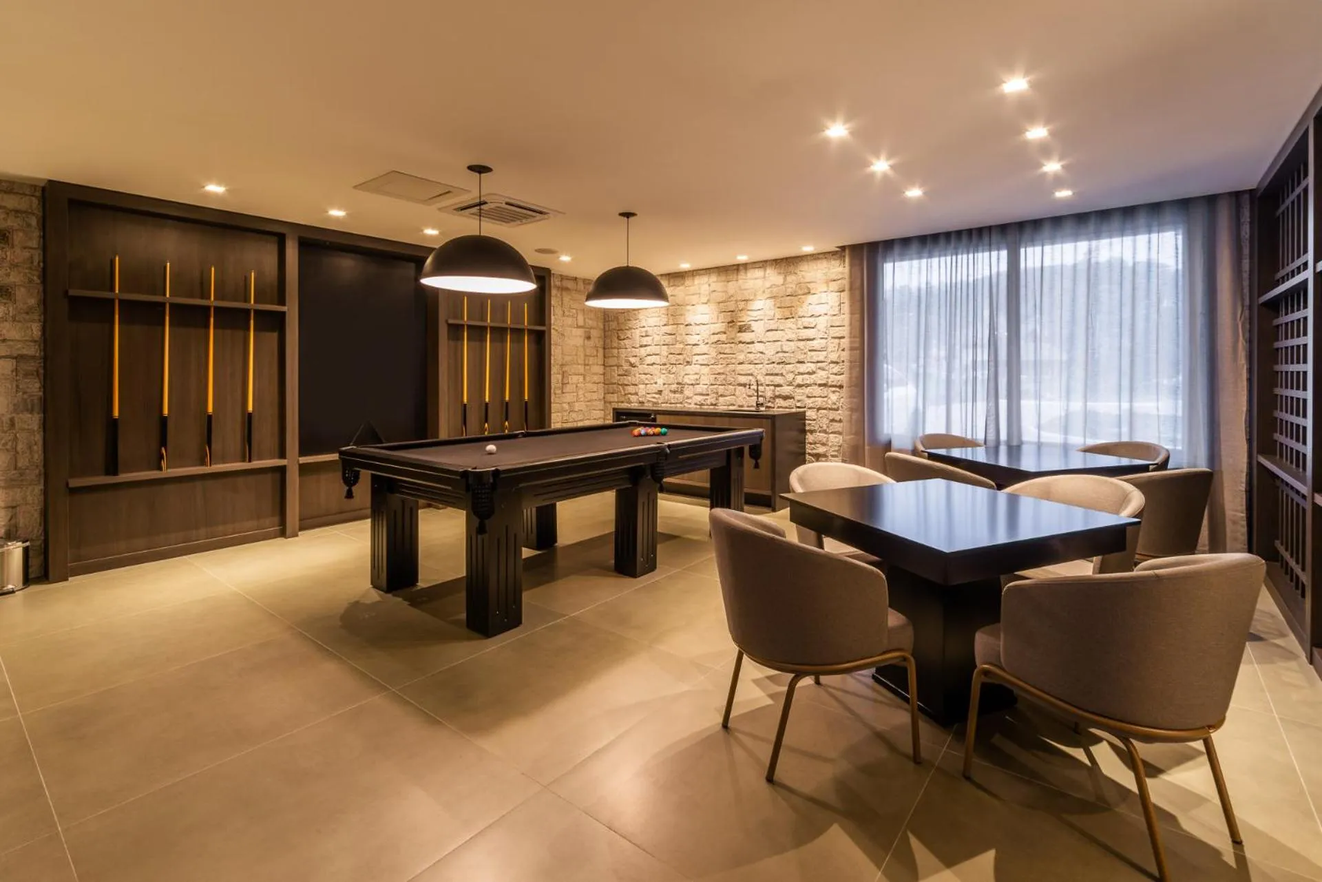 Billiard in Chateau Laghetto Collection Oficial