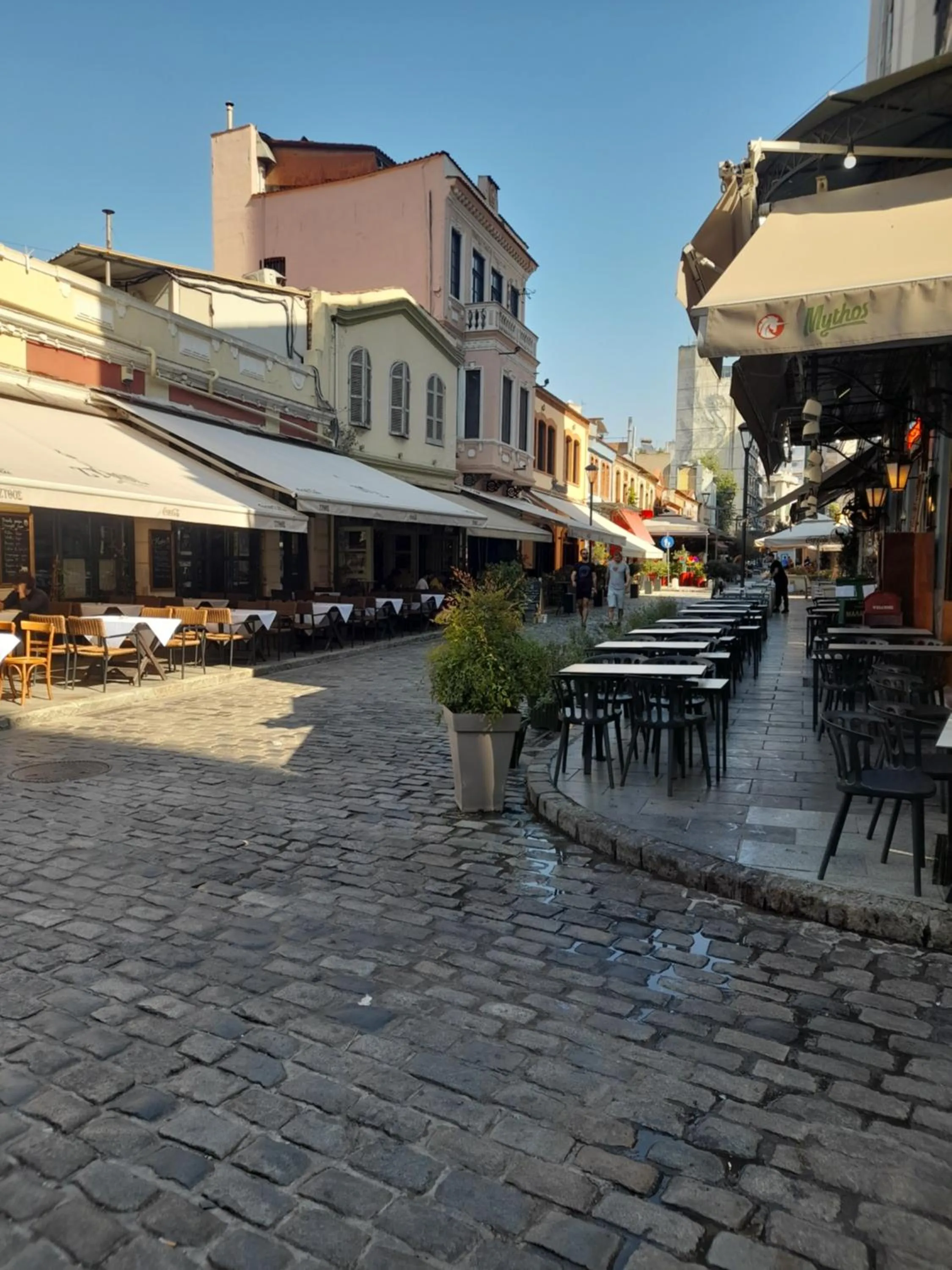 Restaurant/places to eat in Black Onyx Comfort Suites - Elegant Stay- City Center Next to Airport Bus