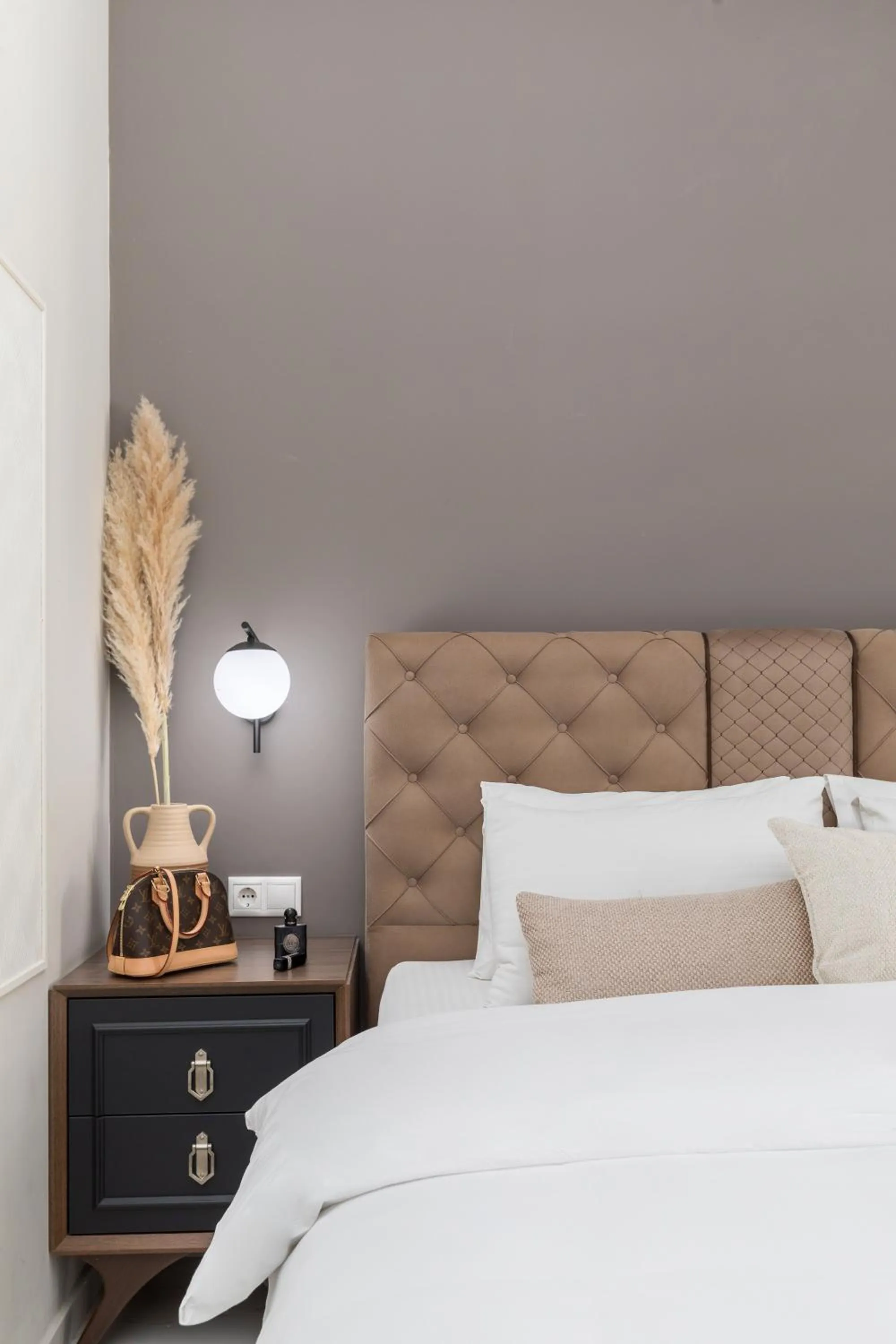 Bed in Black Onyx Comfort Suites - Elegant Stay- City Center Next to Airport Bus