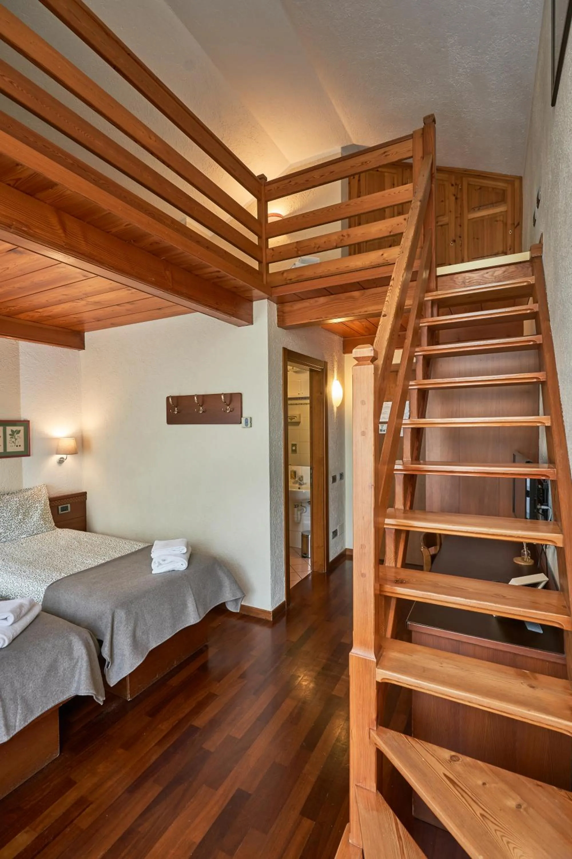 Photo of the whole room, Bed in Hotel Walser Courmayeur