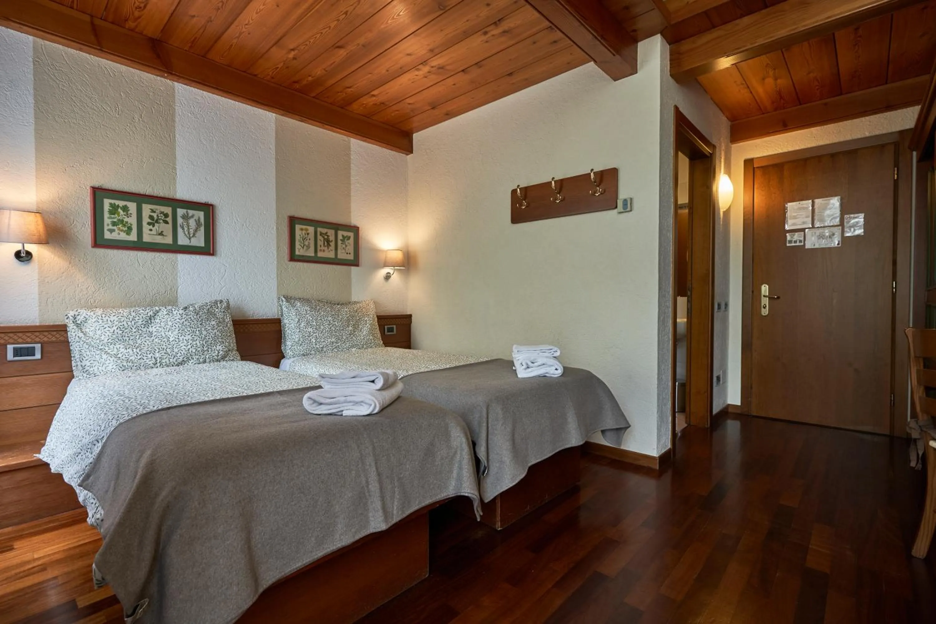 Photo of the whole room, Bed in Hotel Walser Courmayeur