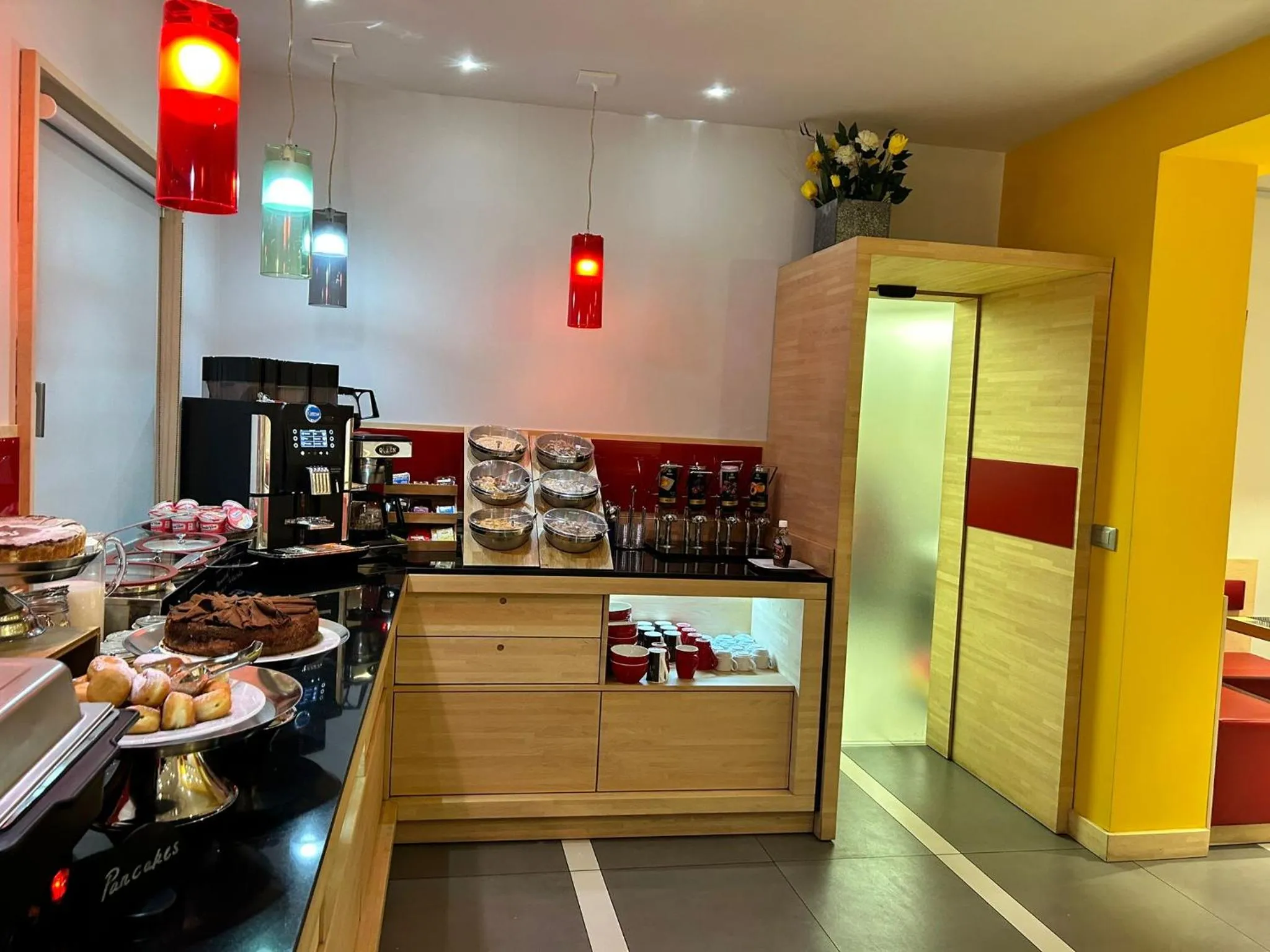 Breakfast in Hotel Carlton