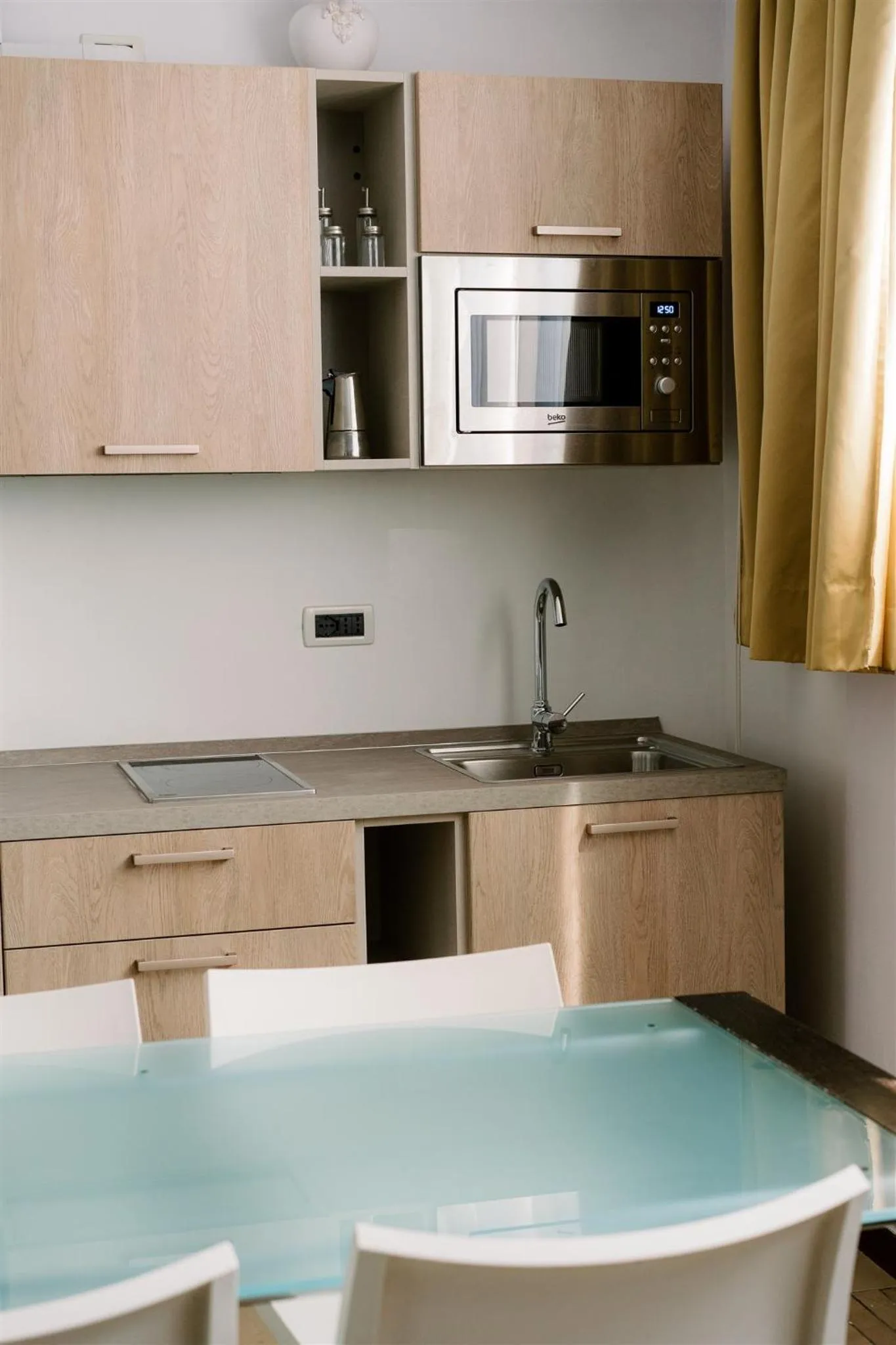 Kitchen or kitchenette in Hotel Carlton