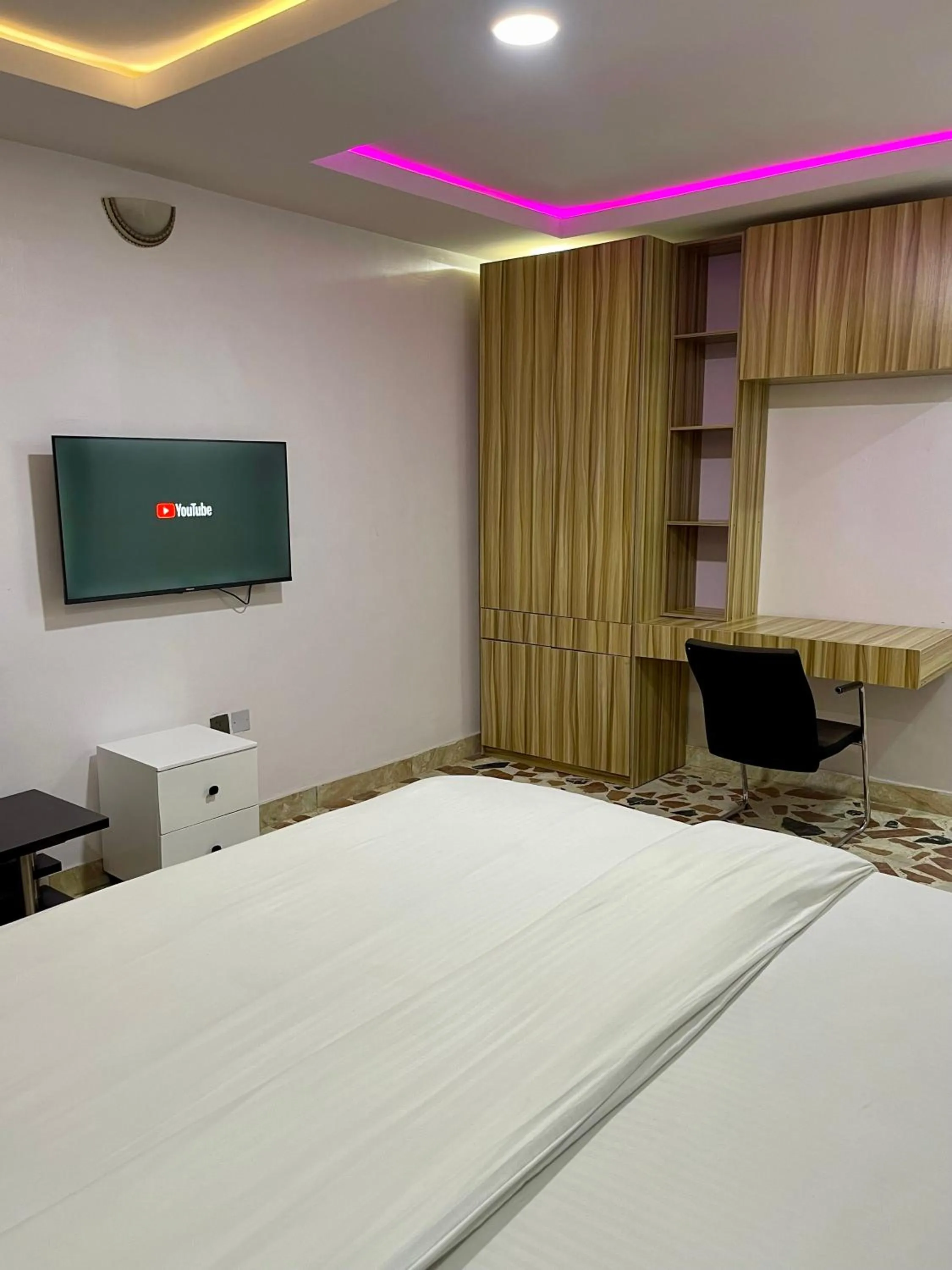 Bed in Weena Hotel & Resort